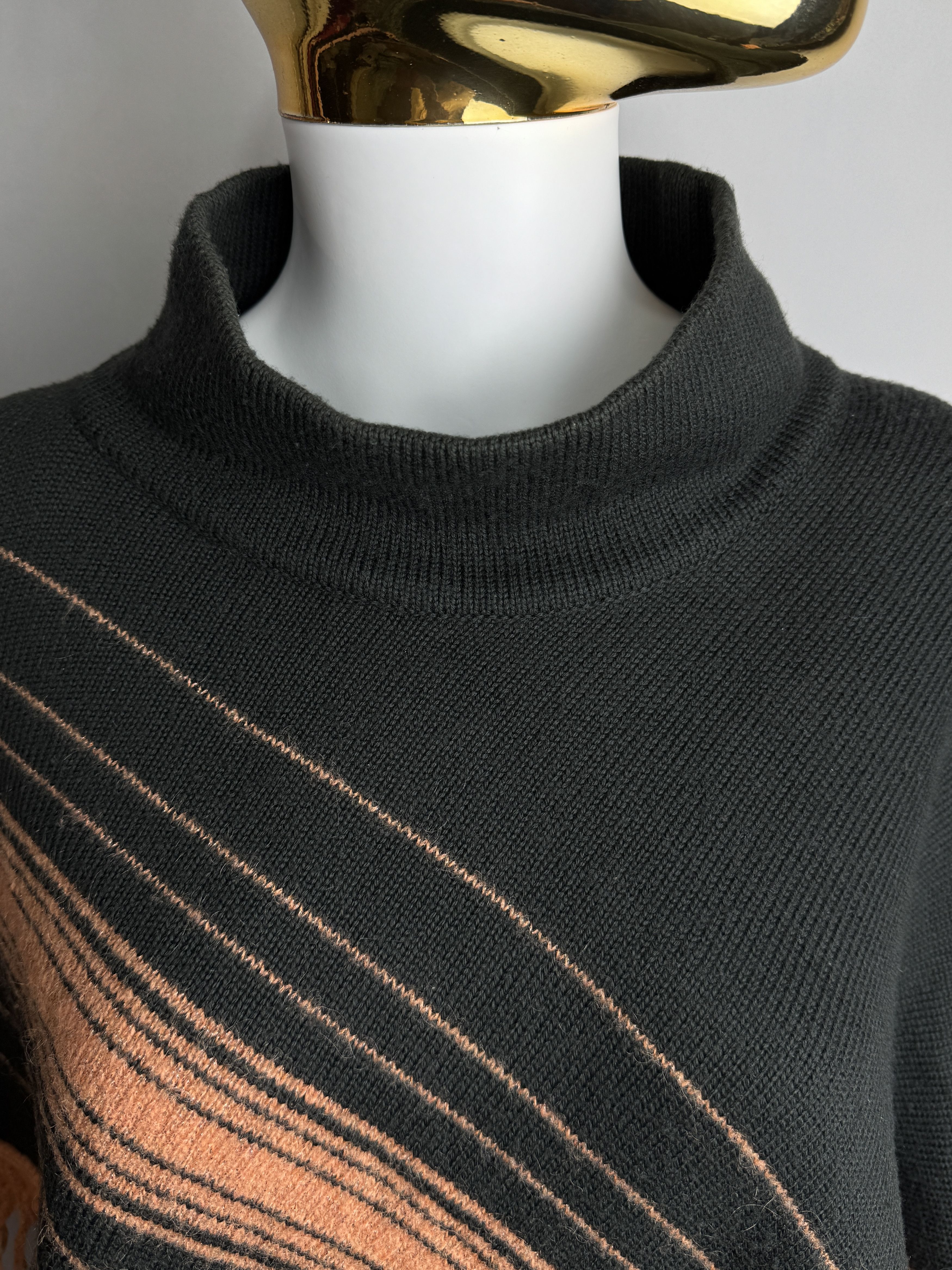 Versace VERSACE YOUNG vintage women’s wool blend poncho Size XS / US 0-2 / IT 36-38 - 4 Thumbnail
