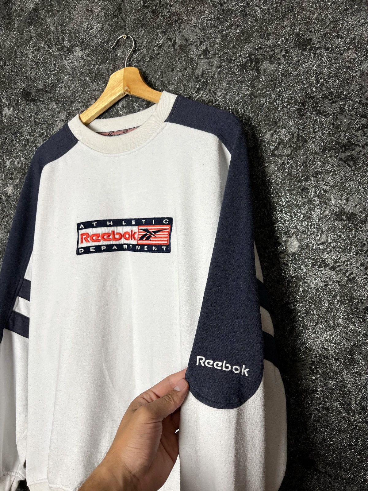 Reebok × Vintage Vintage Reebok Sweatshirt Big Logo White Long Sleeve Size US L / EU 52-54 / 3 - 3 Thumbnail