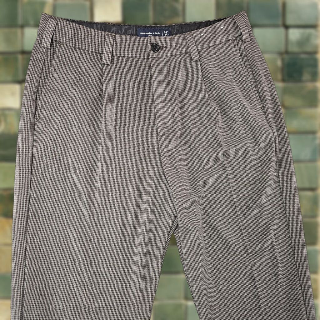 Abercrombie & Fitch Abercrombie & Fitch Dress Pants Mens 34x31 Brown Check Relaxed Fit, Pleated, Zip Fly, Pockets, Straight Leg, Office, Business, Casual Size US 34 / EU 50 - 1 Thumbnail