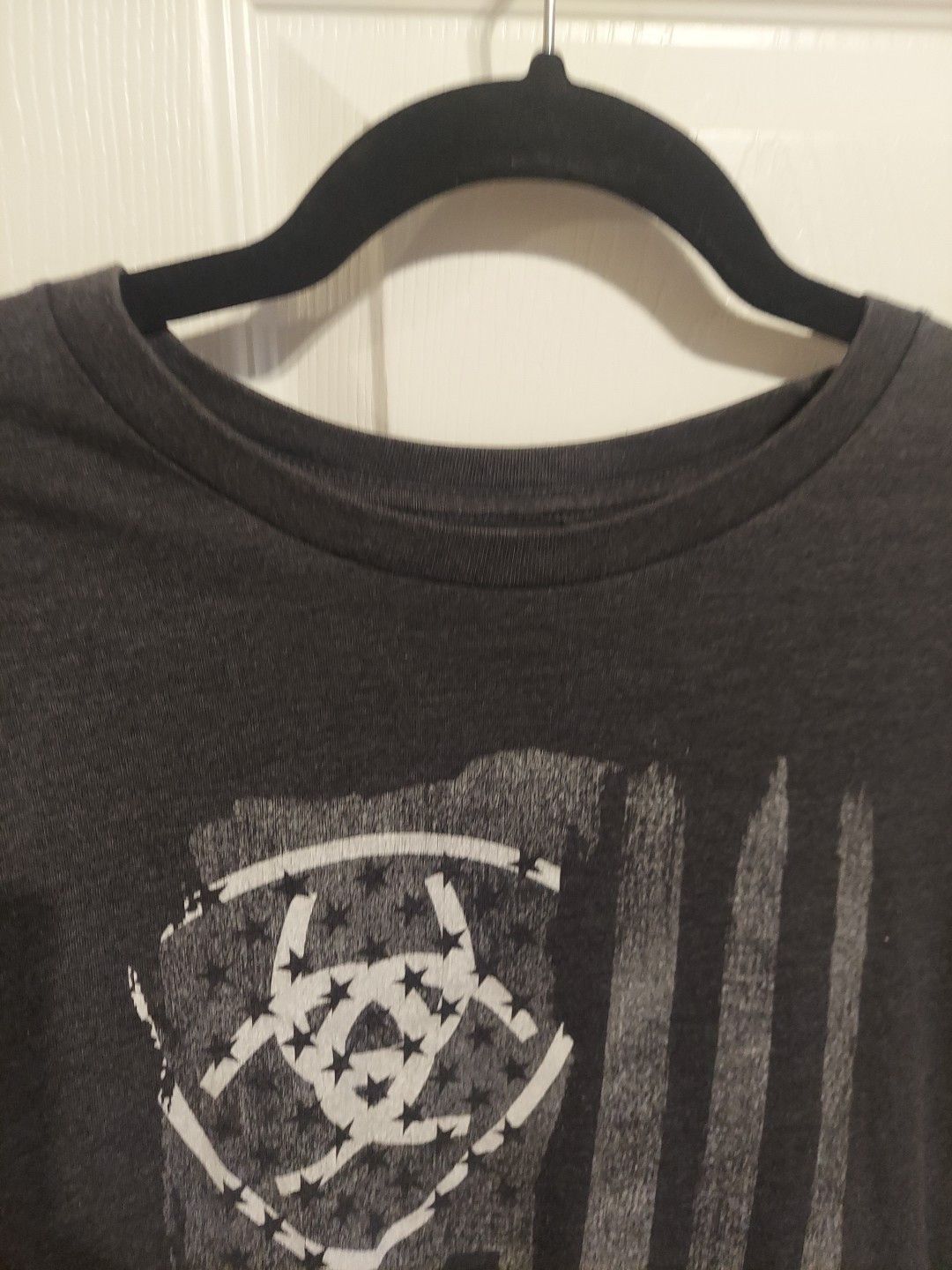 Ariat Ariat T Shirt Mens XL Charcoal Vertical Flag Short Sleeve G Size US XL / EU 56 / 4 - 4 Thumbnail