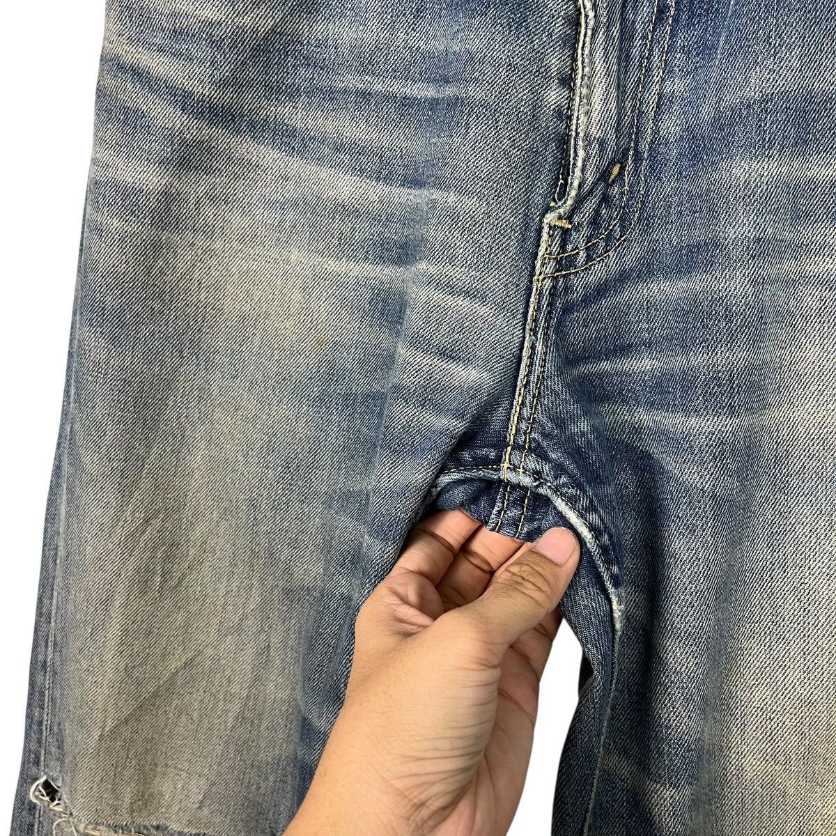 Levi's Vintage Levis Distressed Denim Jeans Size US 32 / EU 48 - 13 Thumbnail