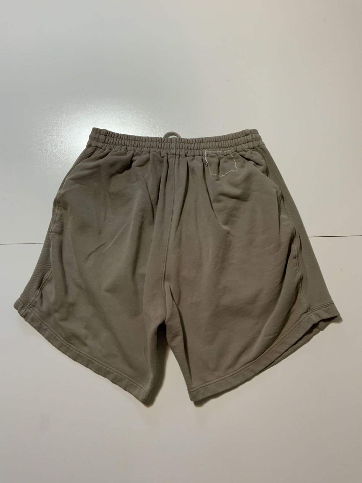Bassike Bassike Reverse Weave Terry Fleece 10” Inseam Sweat Shorts Size US 34 / EU 50 - 3 Thumbnail