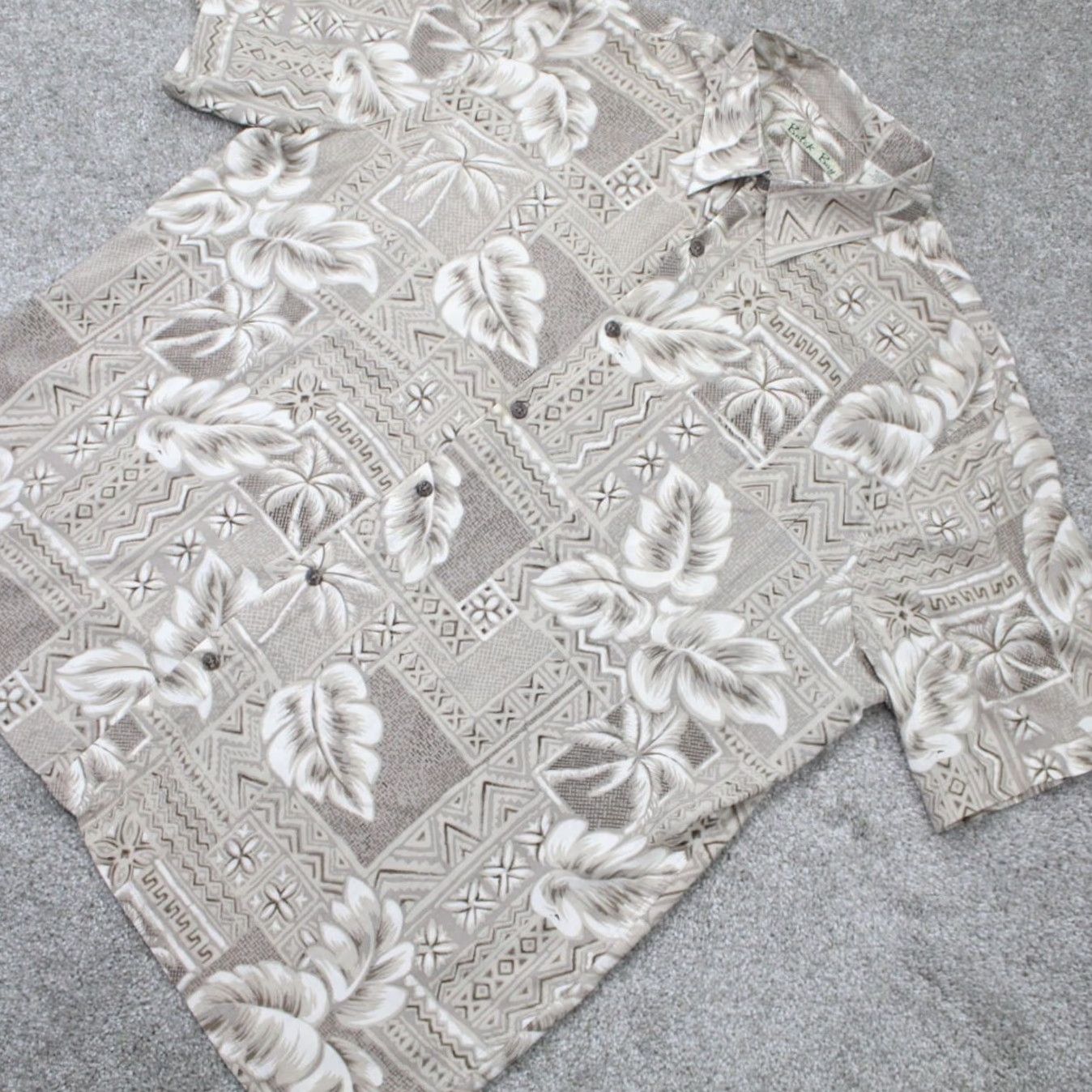 Vintage Batik Bay Mens XL Batik Bay Hawaiian Shirt Tan Floral Geometric 100% Rayon S/S Button Up Size US XL / EU 56 / 4 - 3 Thumbnail
