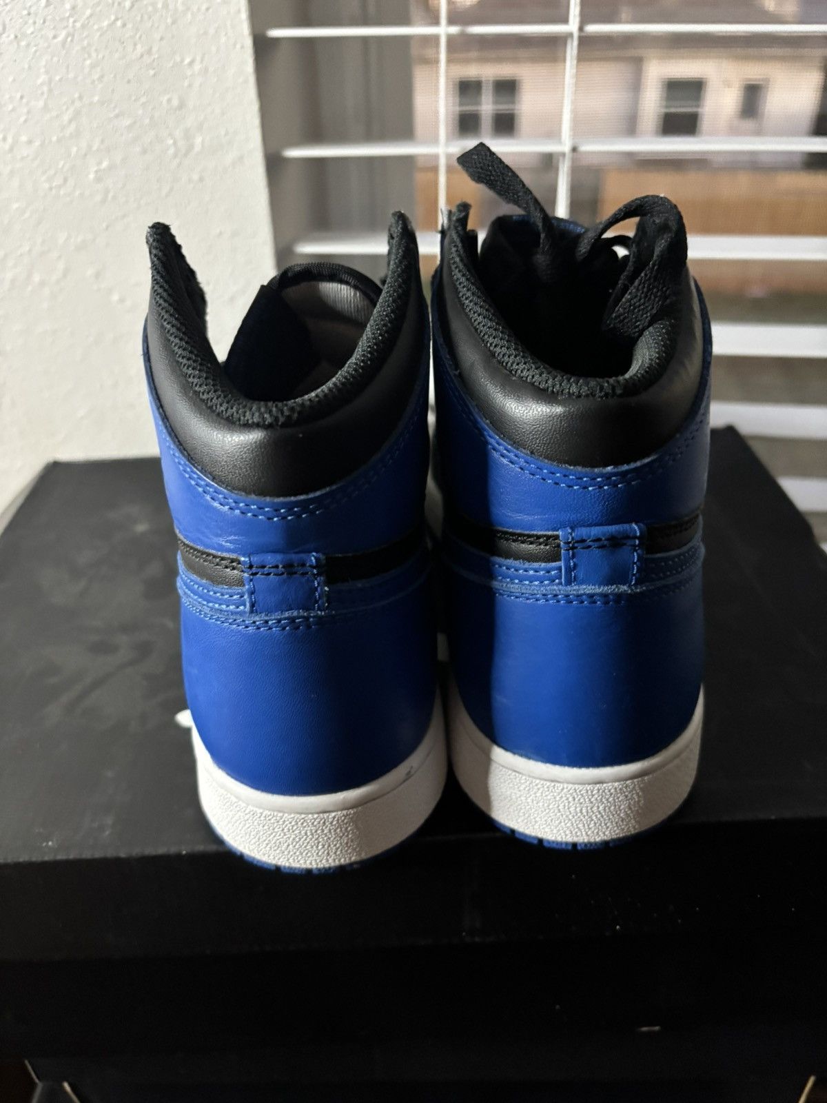 Jordan Brand Jordan 1 Retro Royal (2017) (GS) Size US 6 / EU 39 - 4 Thumbnail