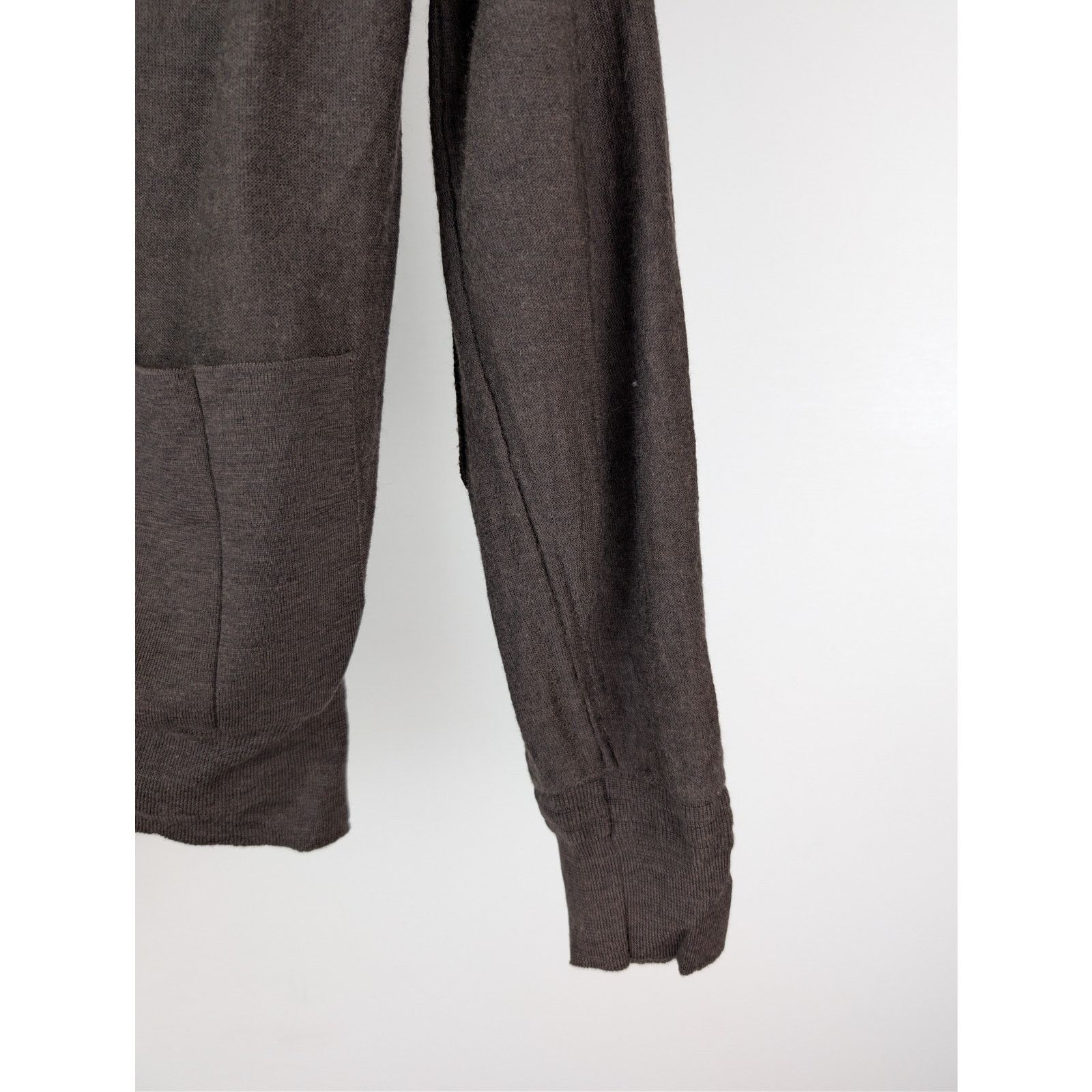 Tom Ford o1rshd1 CC20 V-Neck Cardigan is a dark brown Size US M / EU 48-50 / 2 - 5 Thumbnail
