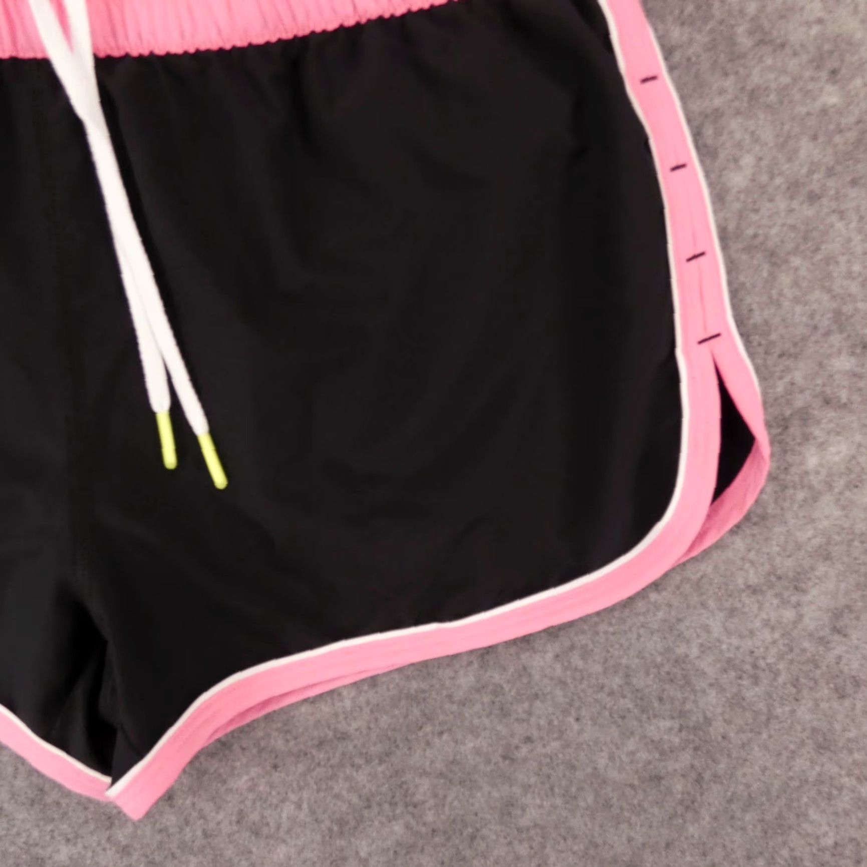Under Armour Under Armour Shorts Women Medium Lined Black Pink Elastic Waist Drawstring Logo Size 24" / US 00 / IT 34 - 4 Thumbnail