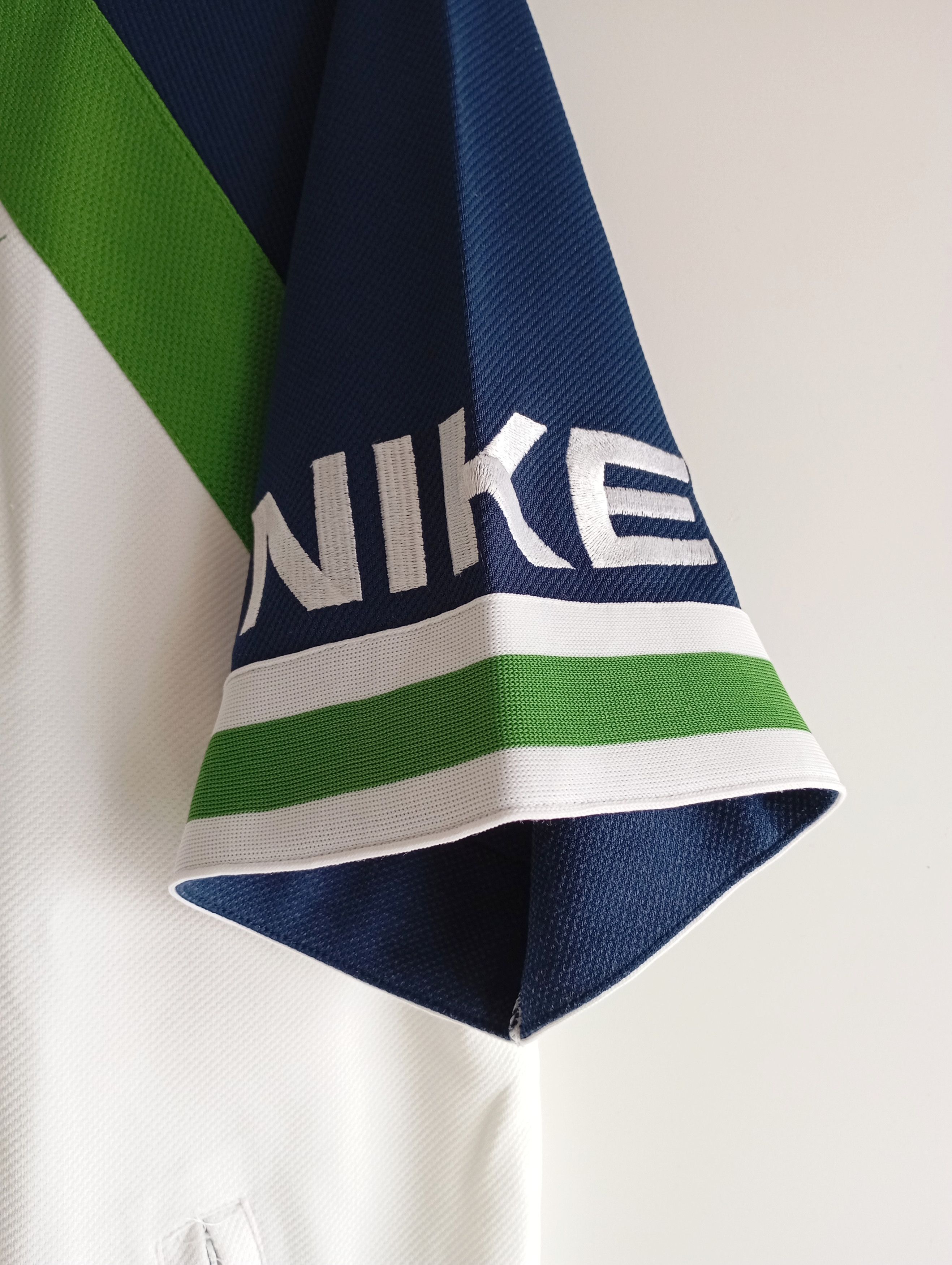 Nike Vintage Nike 00’s Big Embroidered Logo Oversized Y2K Tee Size US M / EU 48-50 / 2 - 6 Thumbnail
