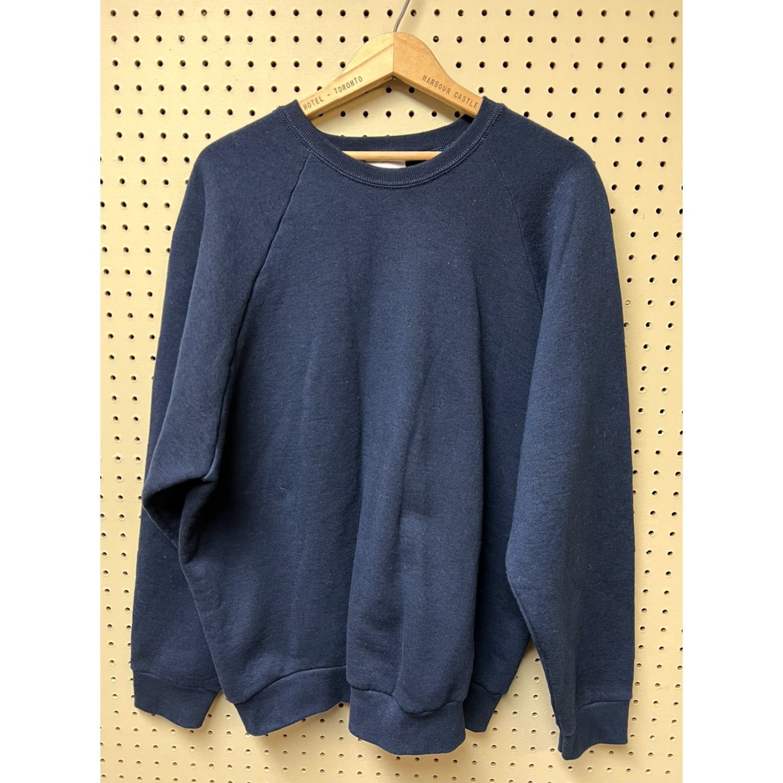 Fruit Of The Loom VINTAGE Fruit of the Loom Sweater Pullover Crew Neck Blue XL Men 80s Casual Knit Sweatshirt Blank Size US XL / EU 56 / 4 - 2 Thumbnail