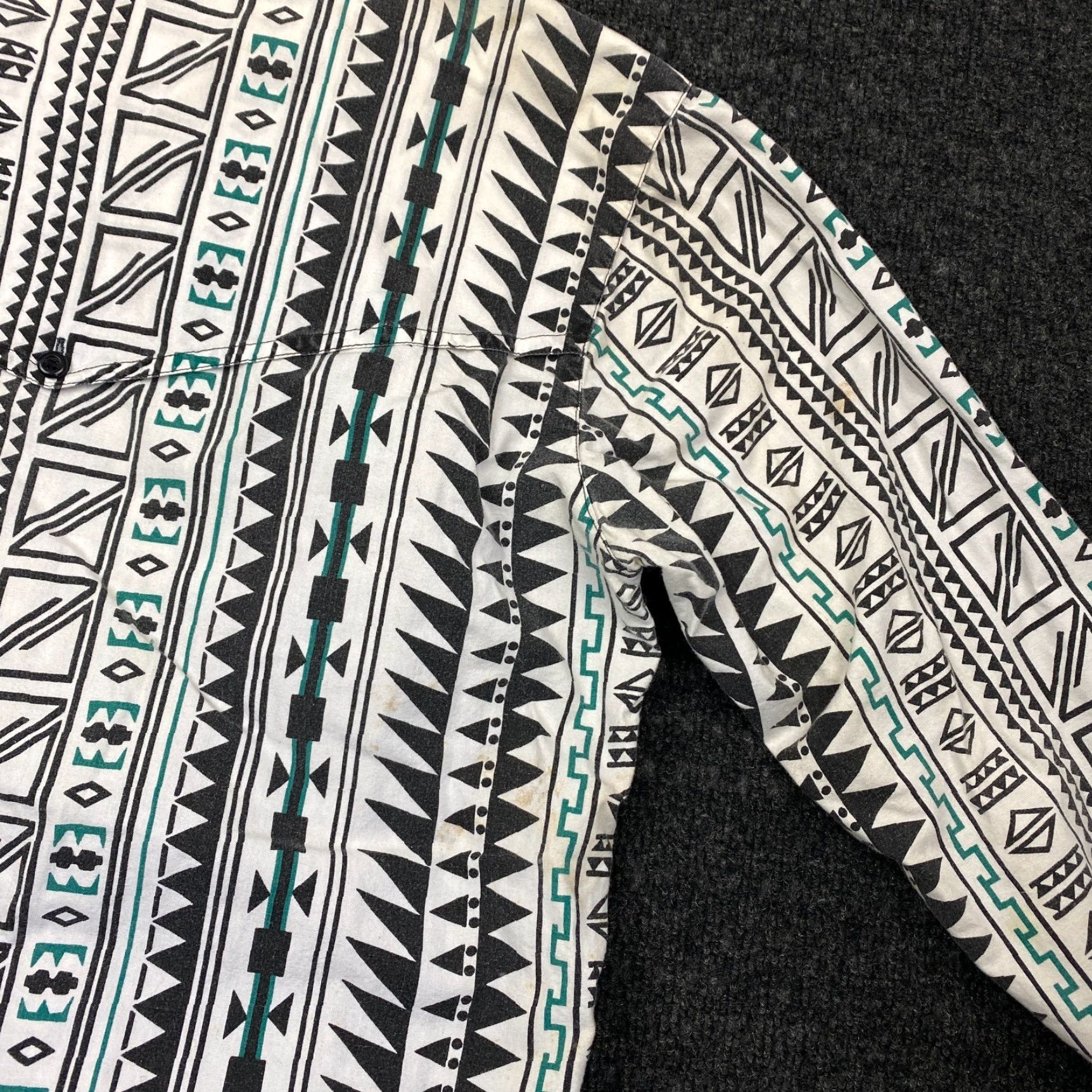 Vintage VINTAGE Rodeo Active Button-Up Shirt Geometric Aztec Western M Mens Size US M / EU 48-50 / 2 - 6 Thumbnail