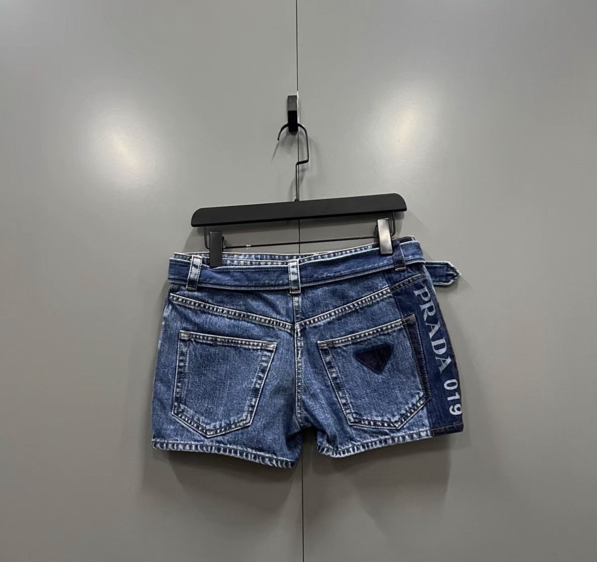 Prada Prada Blue Belted Denim Shorts J41 Size 26" / US 2 / IT 38 - 2 Thumbnail