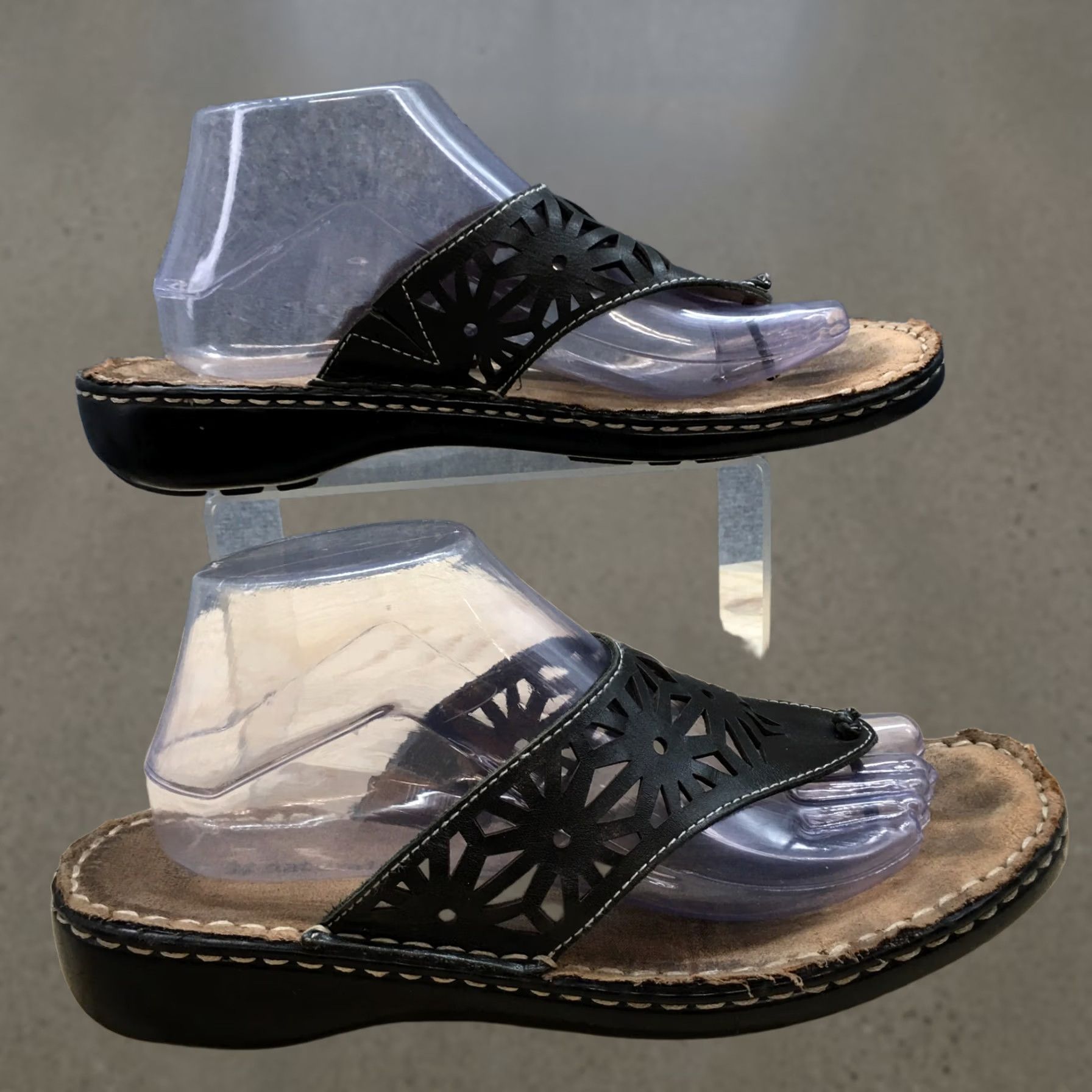 Naturalizer Naturalizer Sandals Women 10M Black Leather Cutout Thong Comfort Slip On Casual Shoe Cortout? Size US 10 / IT 40 - 1 Thumbnail