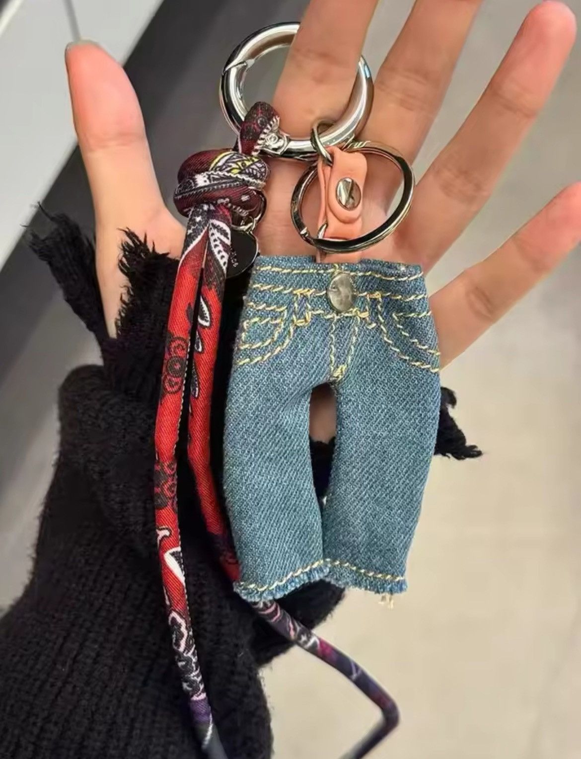 Vintage Mini Jeans With Rope Keychain Size ONE SIZE - 3 Thumbnail