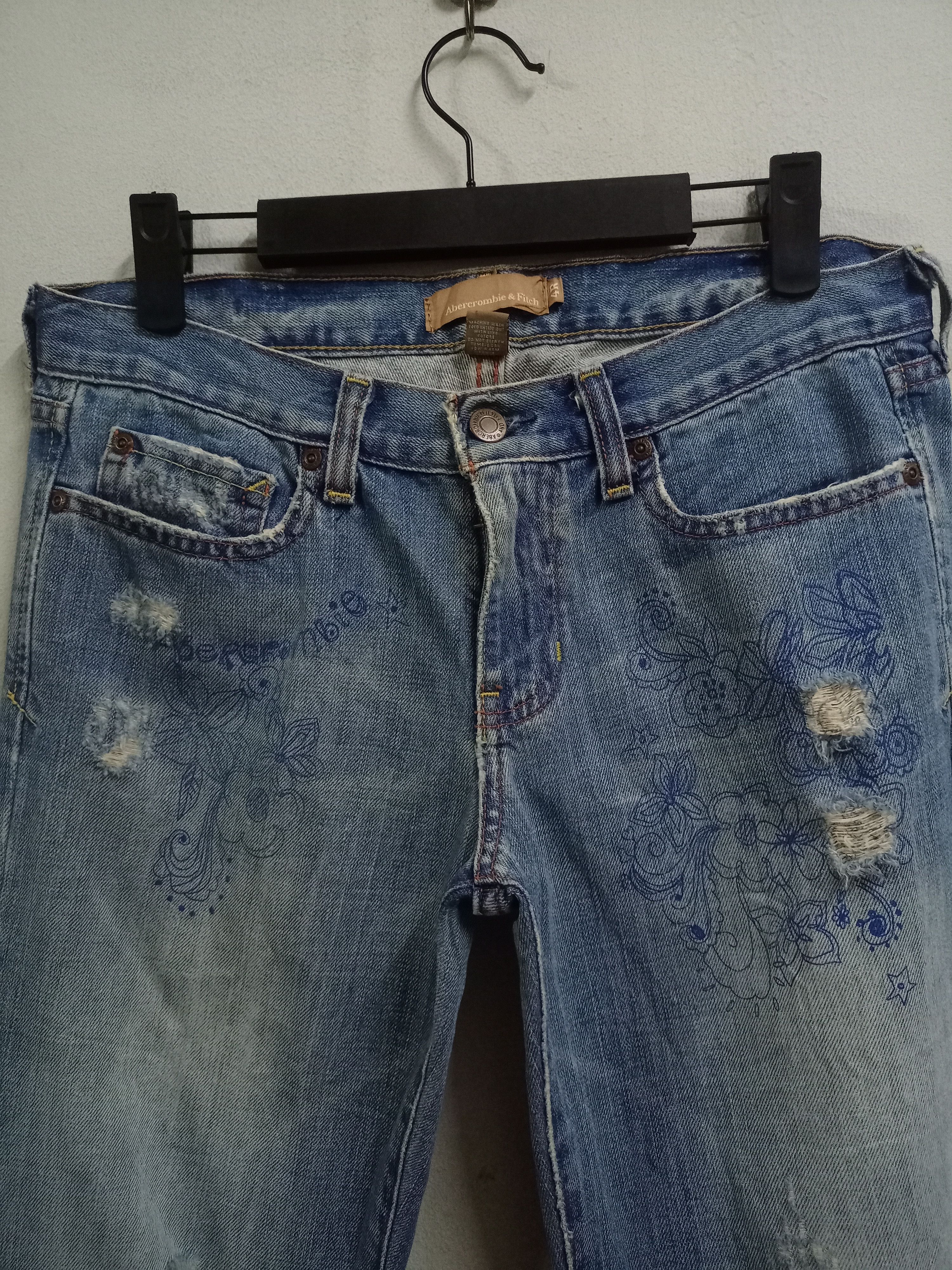 Abercrombie & Fitch Vintage Abercrombie Art Drawing Distressed Flare Jeans Size 30" / US 8 / IT 44 - 4 Thumbnail