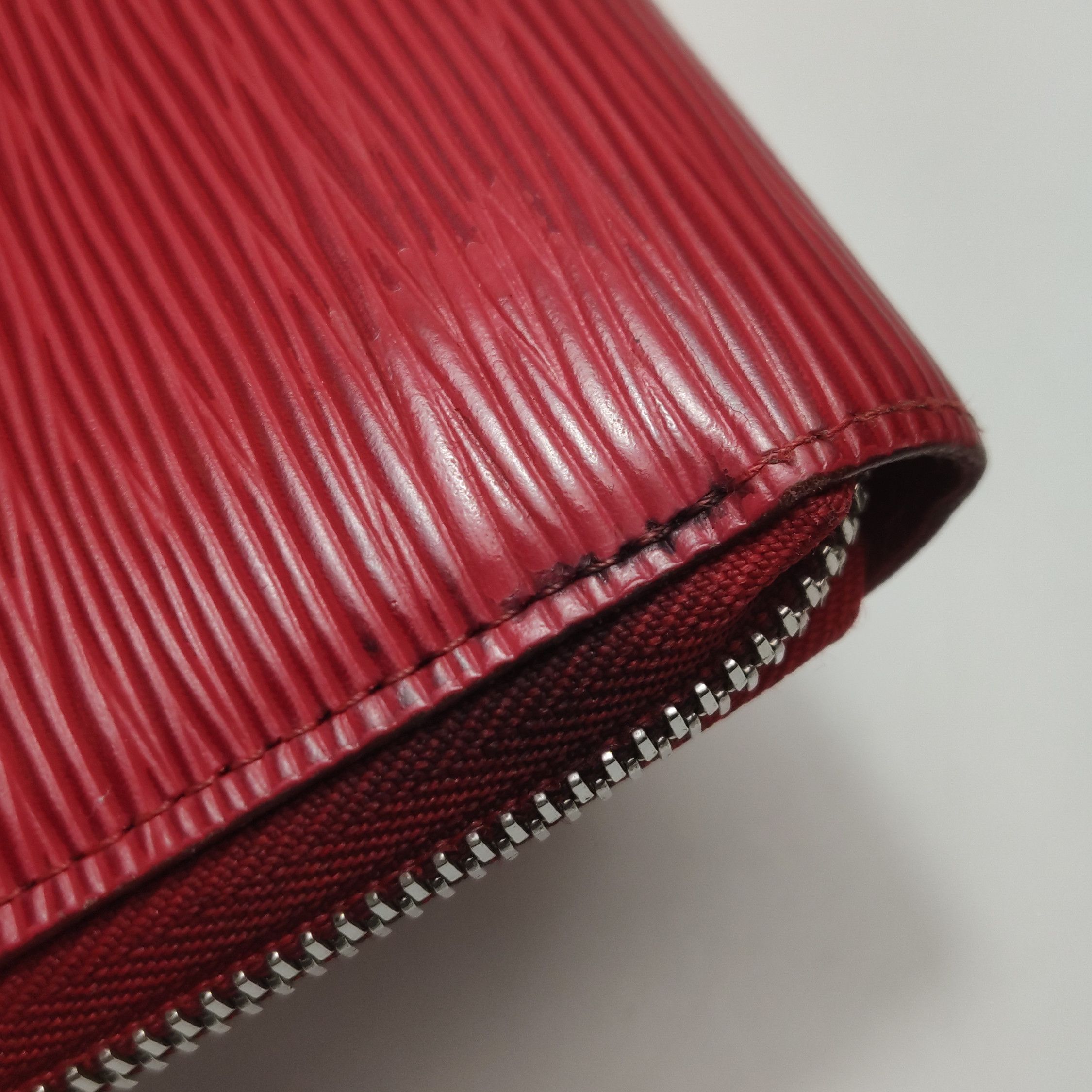 Louis Vuitton Louis Vuitton (LV) Zippy cowhide solid color water ripple w Size ONE SIZE - 7 Thumbnail