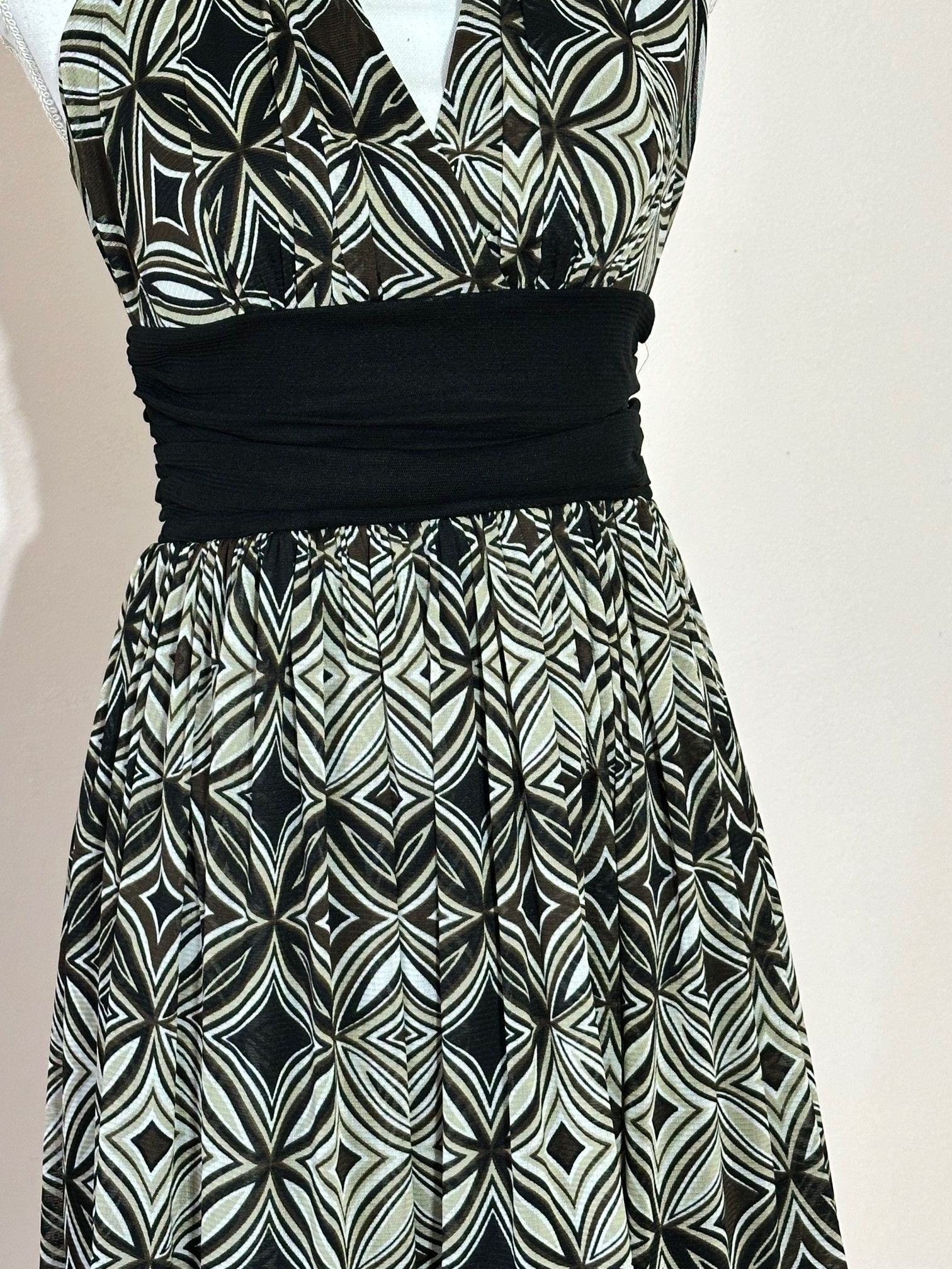 Designer London Times Midi Dress Size 6 Size M / US 6-8 / IT 42-44 - 3 Thumbnail