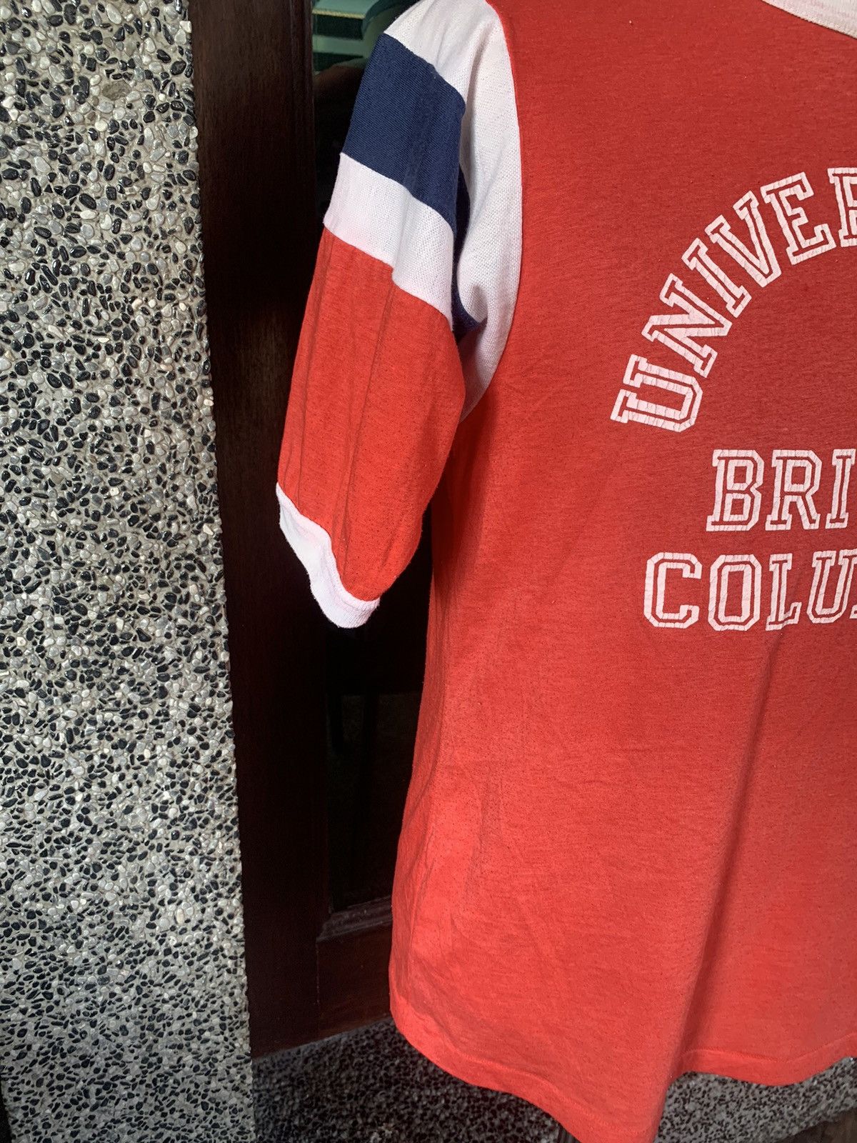 Vintage Vintage 80s University Of British Columbia T shirt Size US M / EU 48-50 / 2 - 4 Thumbnail