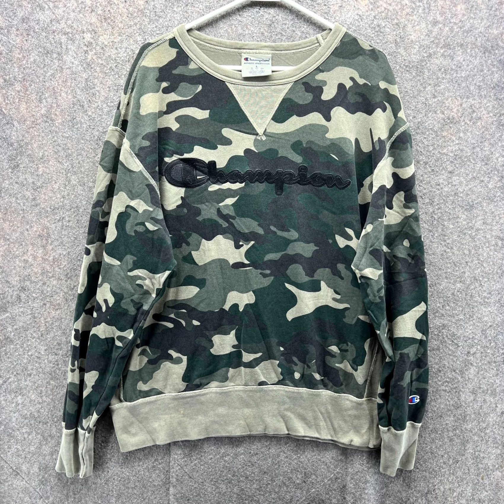 Champion VINTAGE Champion Sweatshirt Mens Large Green Camouflage Fleece Pullover Crewneck Size US L / EU 52-54 / 3 - 2 Thumbnail