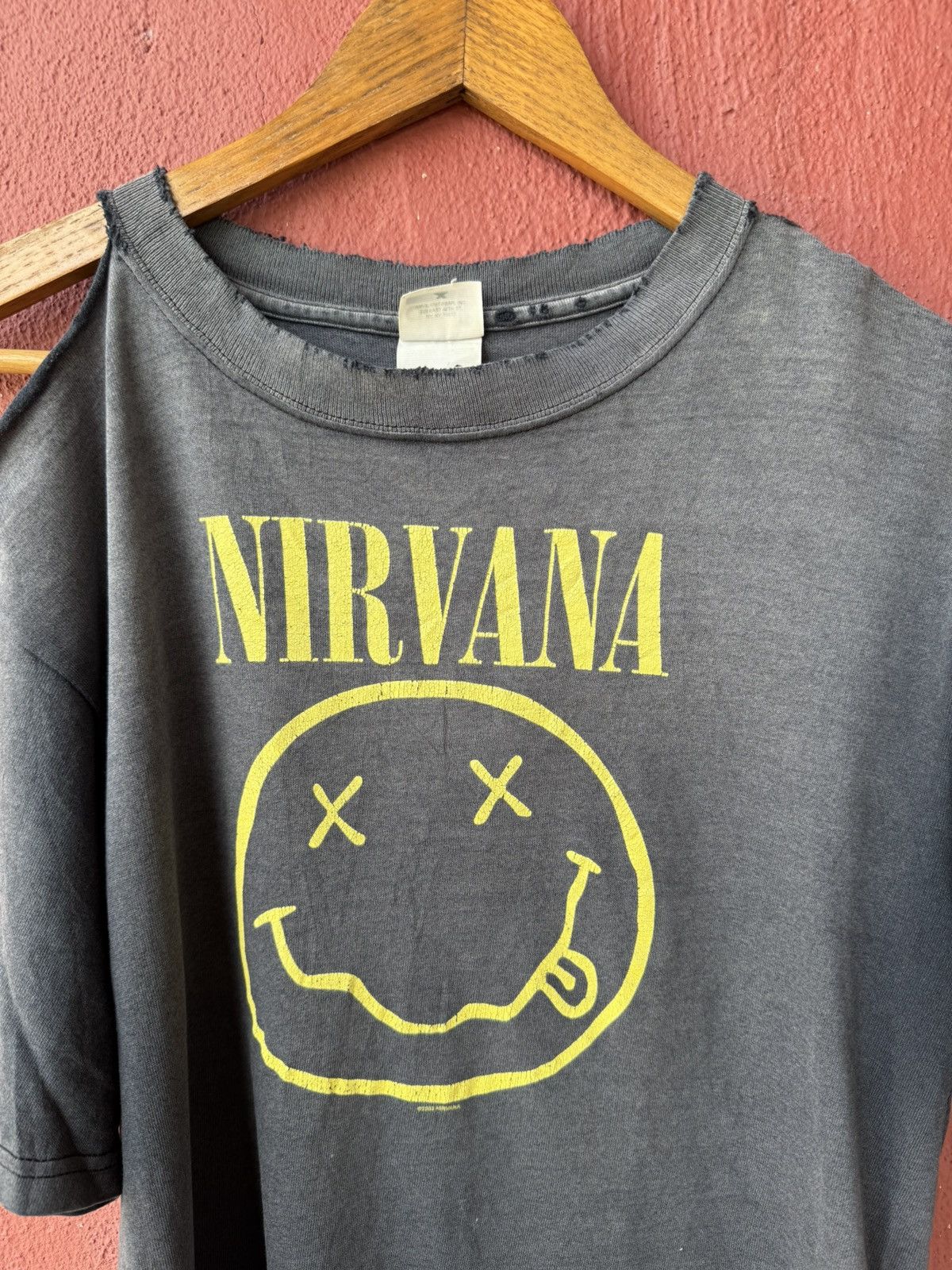 Band Tees Vintage Grunge Trash Y2K Sunfaded Nirvana Smiley 2003©️ Size US S / EU 44-46 / 1 - 5 Thumbnail