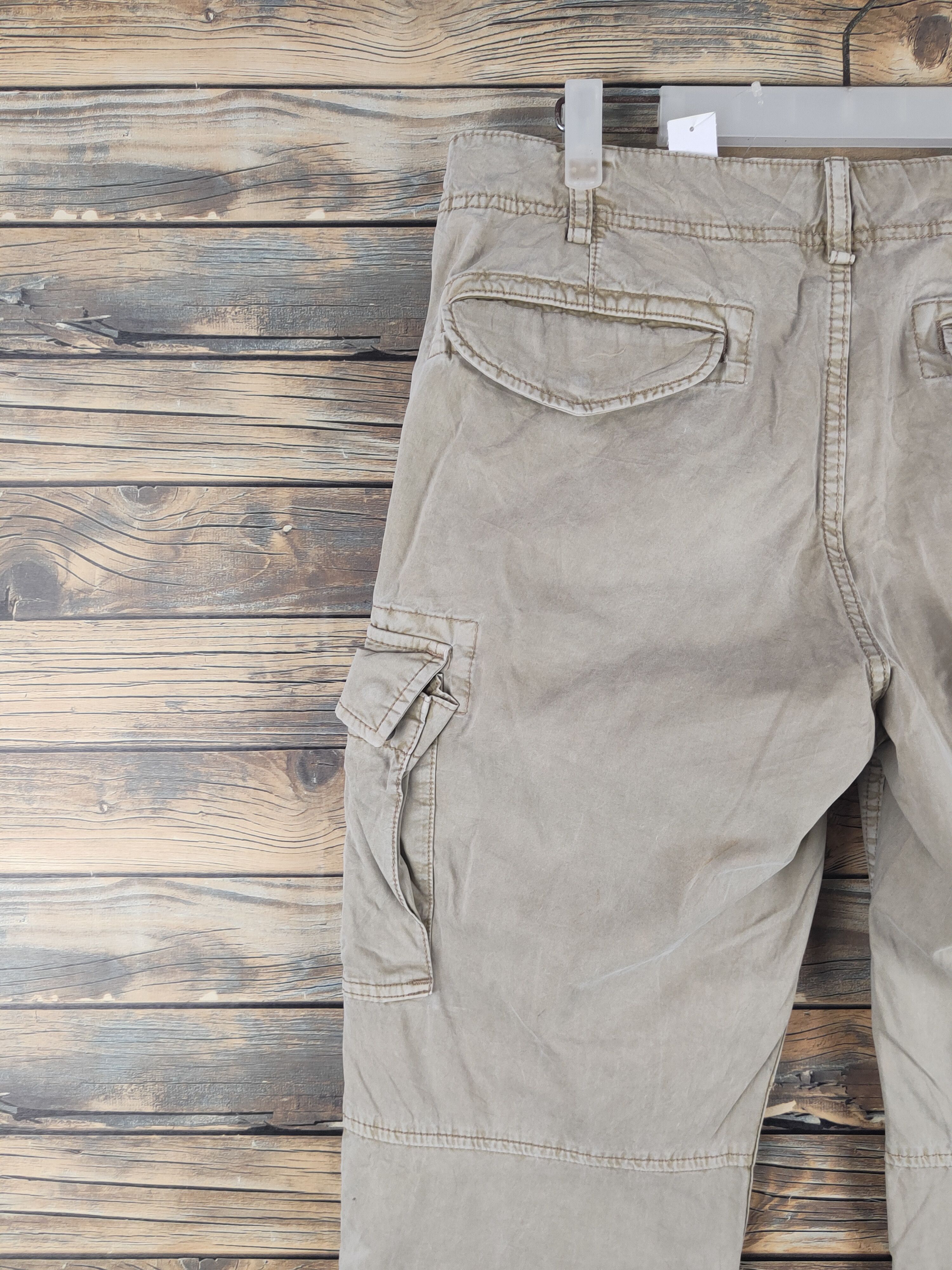 Japanese Brand DL Uniqlo Beige Multipocket Cargo Pants #SP46-291T Size US 31 - 8 Thumbnail