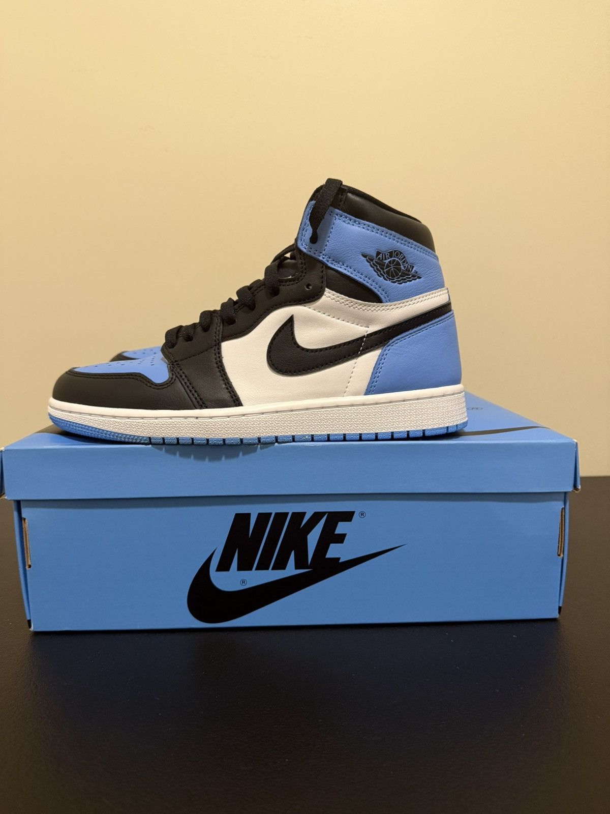 Nike Air Jordan 1 High OG University Blue Size US 8.5 / EU 41-42 - 2 Thumbnail
