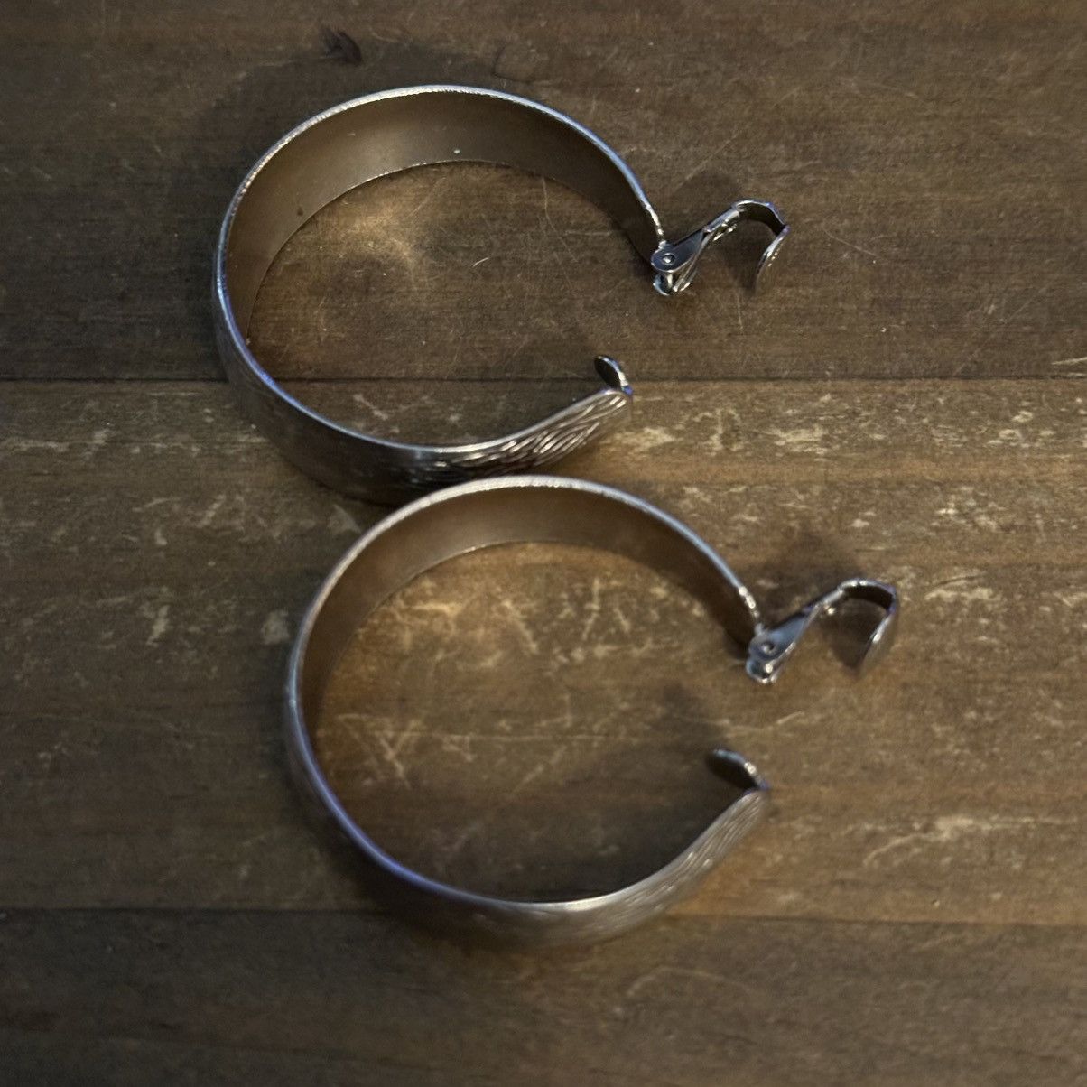 Vintage Vintage chunky silver tone etched clip on hoop earrings Size ONE SIZE - 3 Thumbnail
