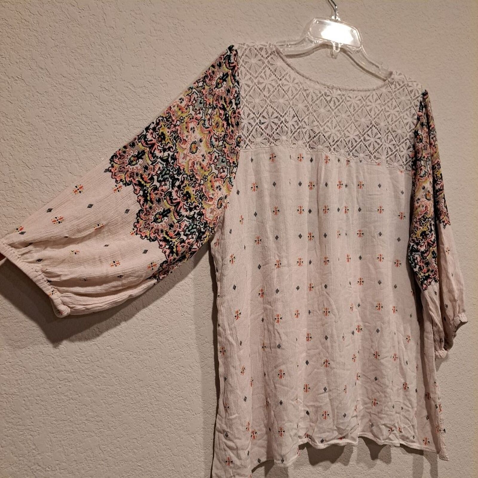 Other Eyeshadow crocheted shoulders white floral blouse size 2X Size XXL / US 16-18 / IT 52-54 - 4 Thumbnail