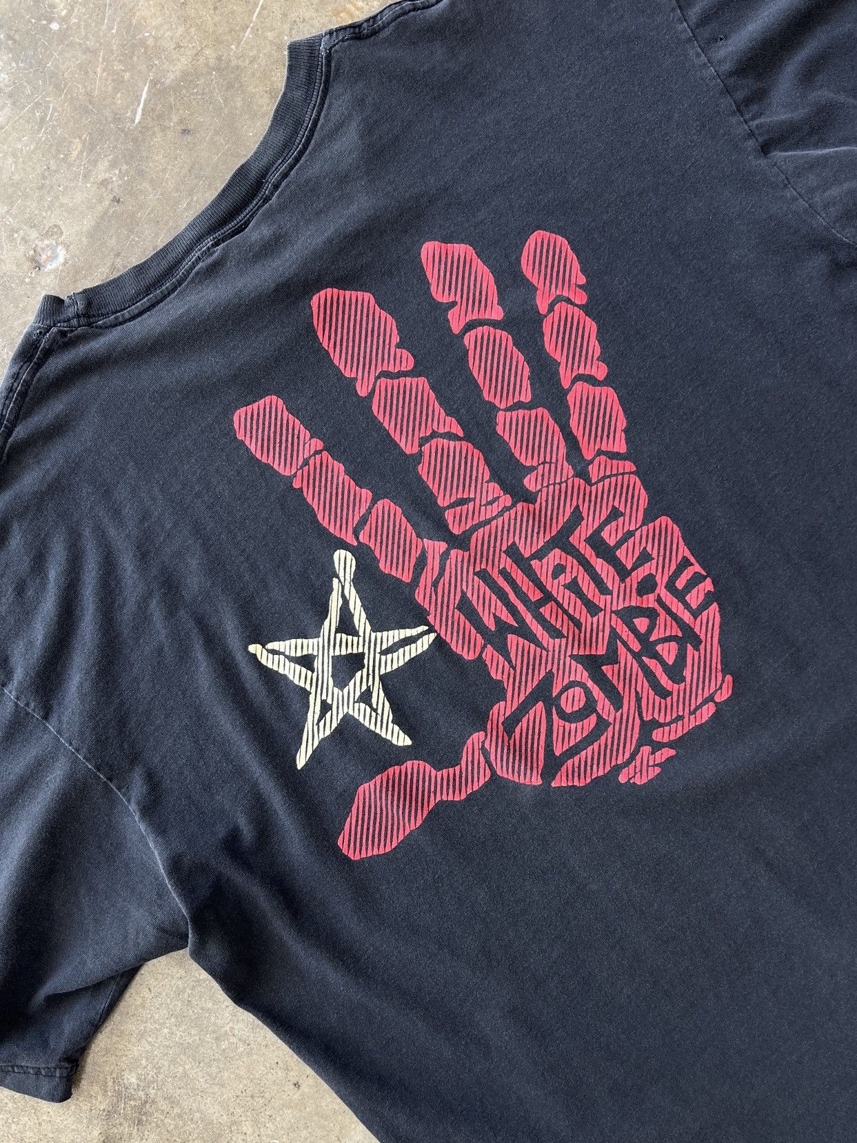 Band Tees × Vintage Vintage 1997 White Zombie Handprint Tee Giant Tag XL Size US XL / EU 56 / 4 - 5 Thumbnail