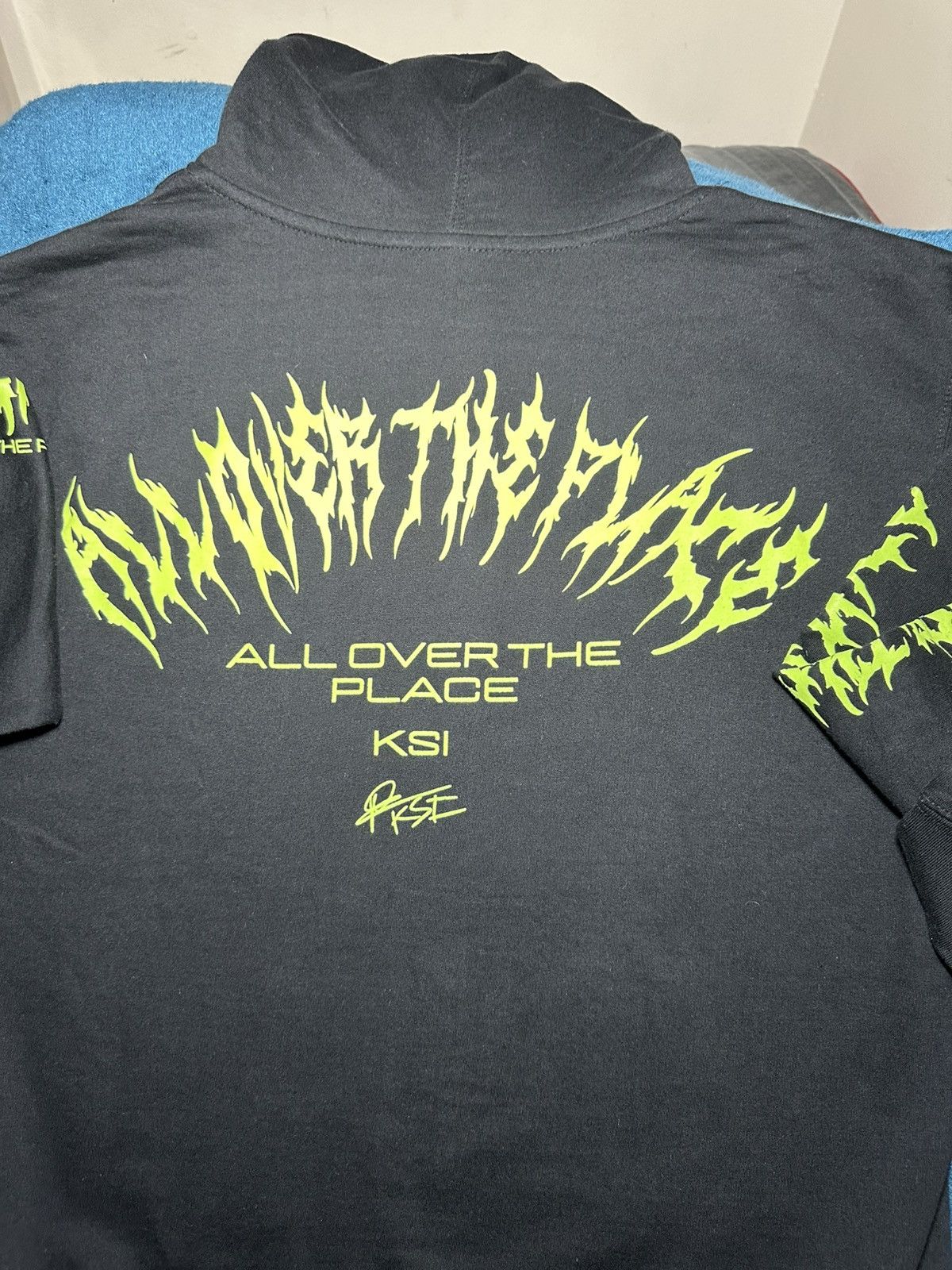 Designer × Supreme Brand new KSI All Around The World Hoodie size Large Size US L / EU 52-54 / 3 - 6 Thumbnail