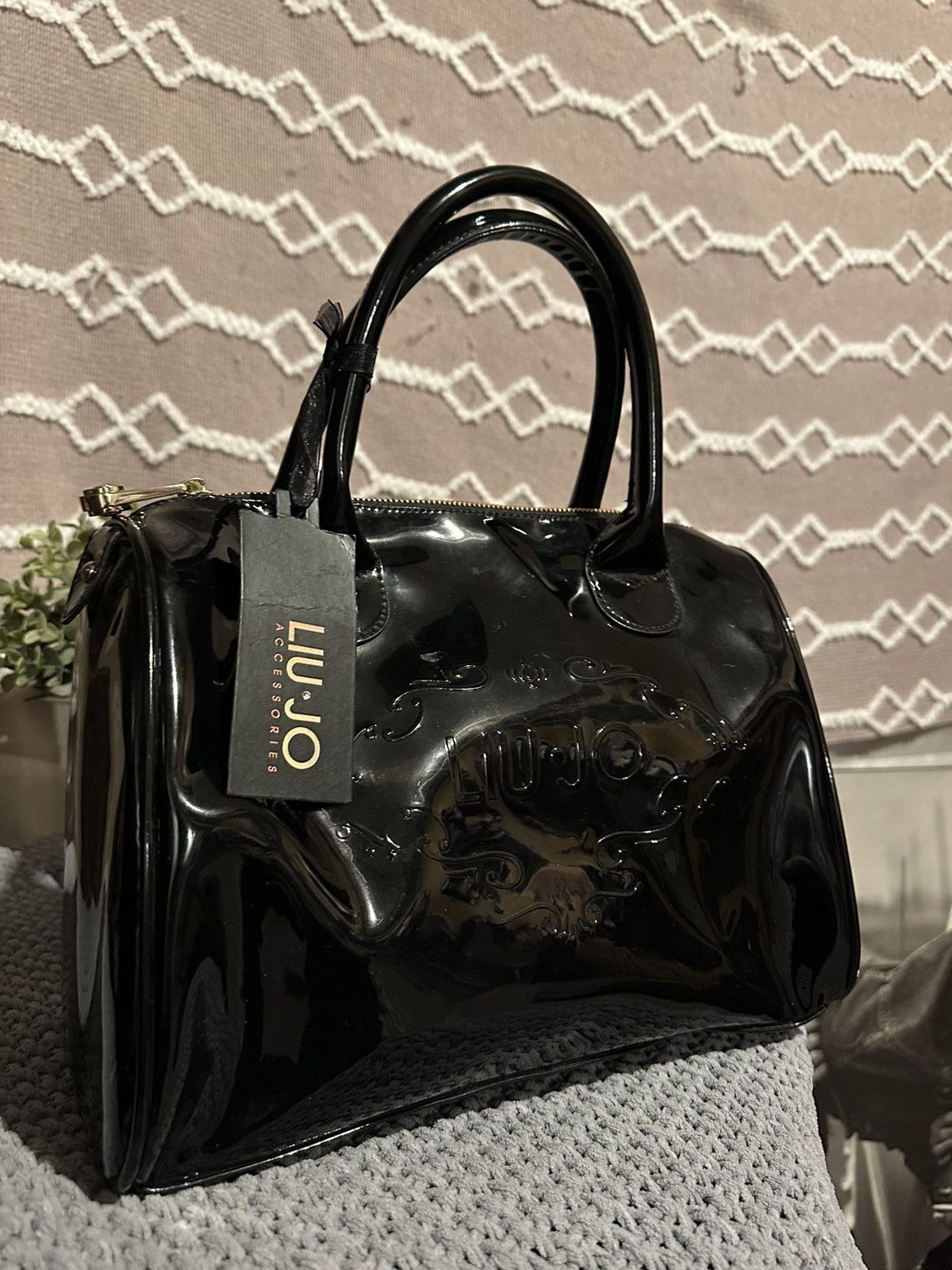 image of NWT Liu Jo Logo-Embossed Patent-Finish Tote Bag in Black, Women's