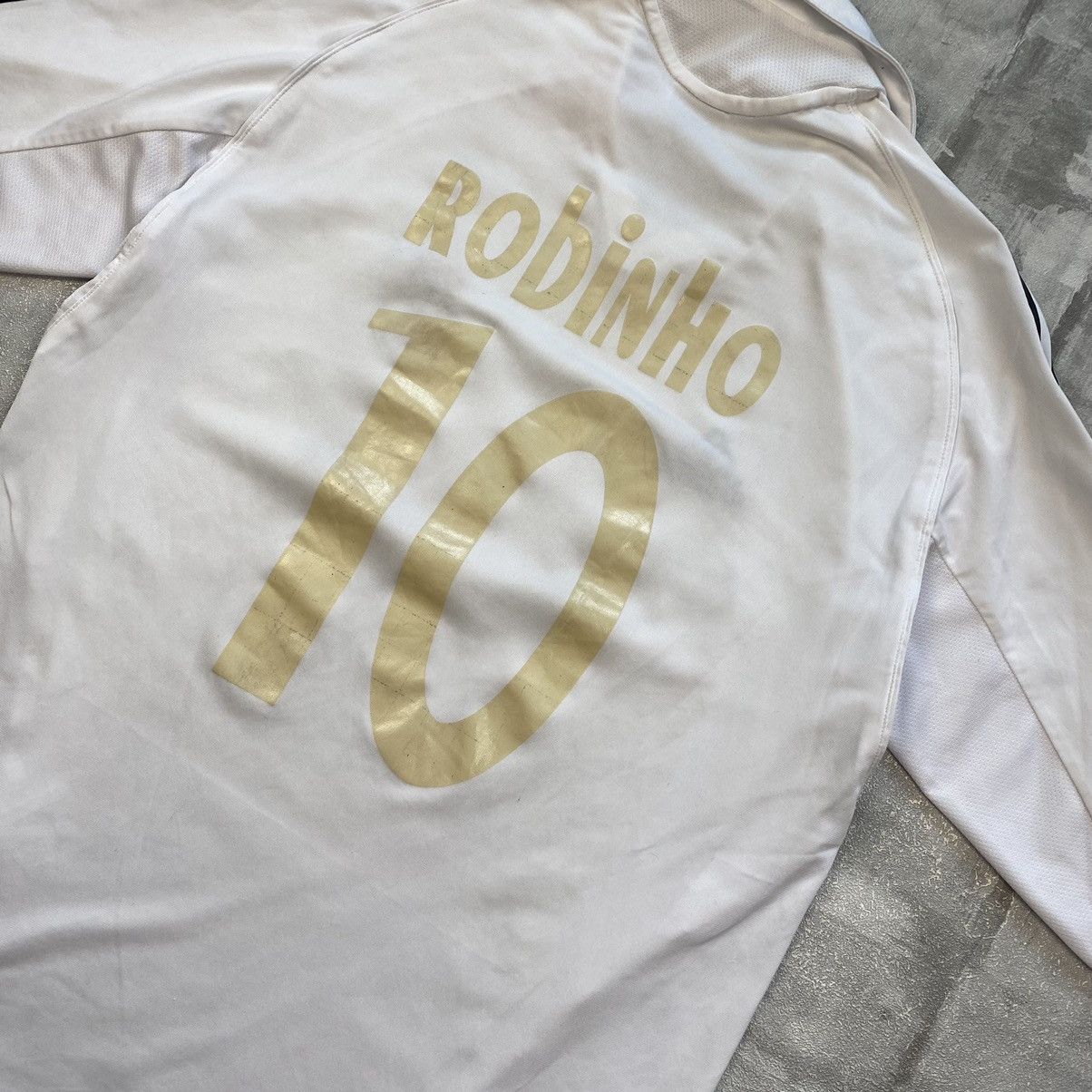 Vintage Real Madrid x Adidas “Robinho” Vintage 2005 Jersey Size US M / EU 48-50 / 2 - 4 Thumbnail