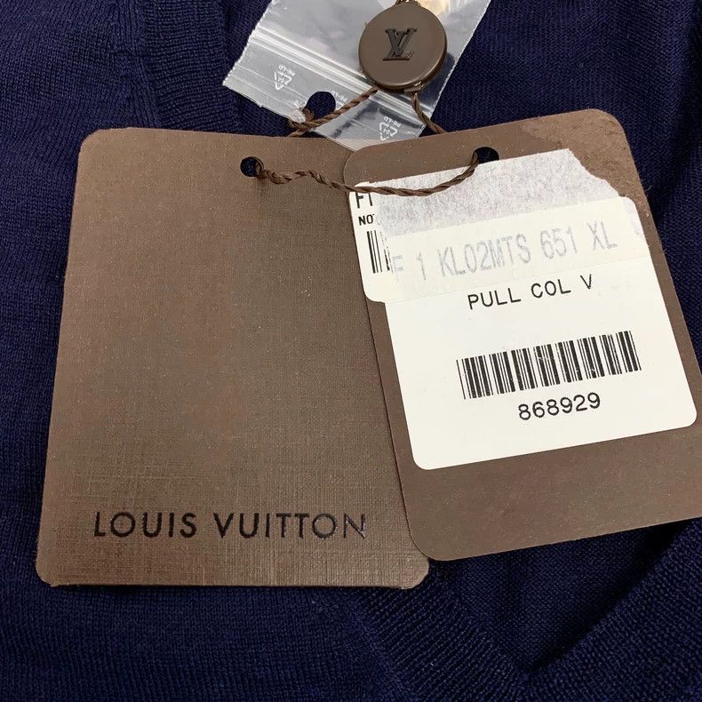 Louis Vuitton Louis Vuitton Navy Blue V-Neck Wool Long-Sleeve Sweater Size US XL / EU 56 / 4 - 7 Thumbnail