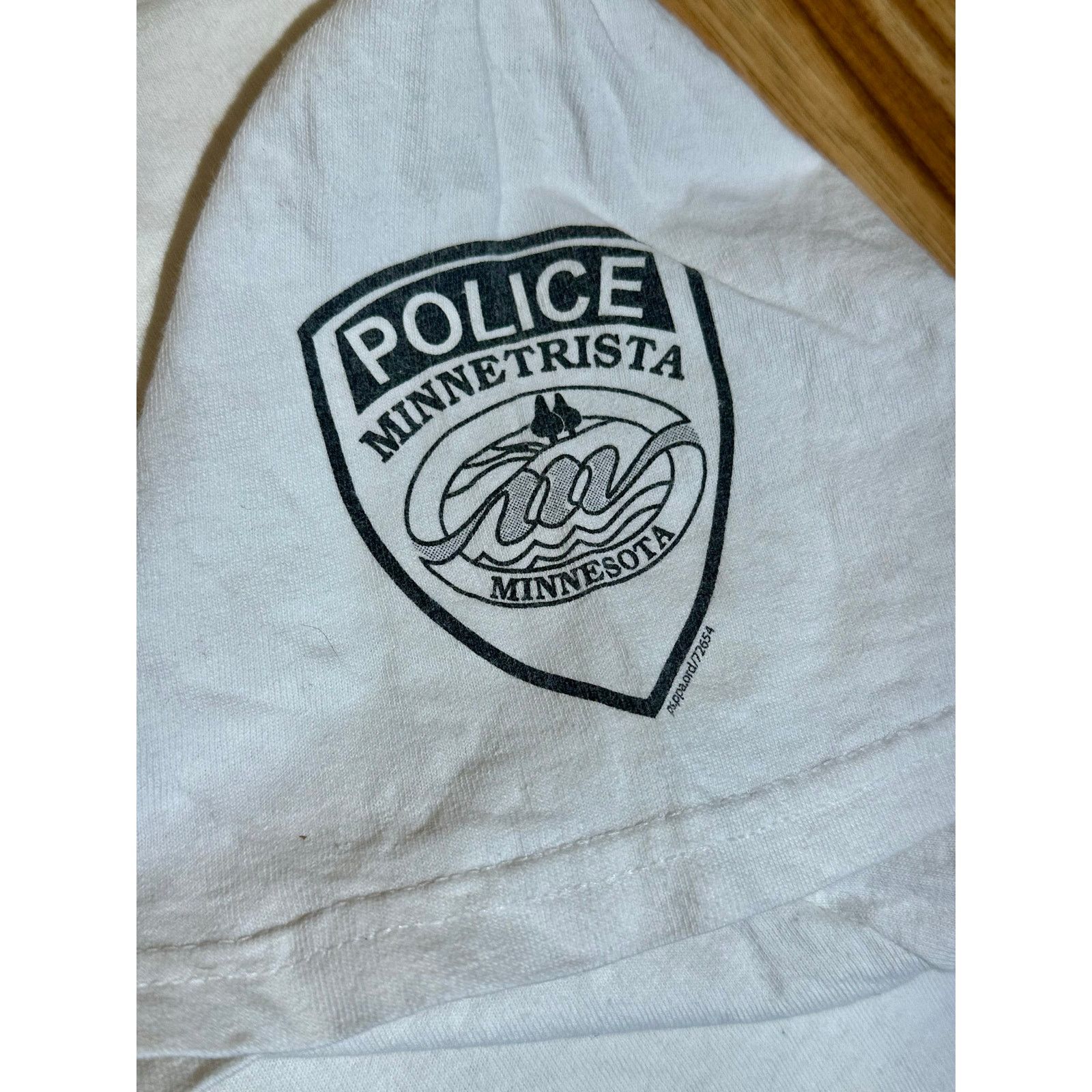 Gildan D.A.R.E To Resist Drugs N Violence MN Police White Tshirt Size US XL / EU 56 / 4 - 5 Thumbnail