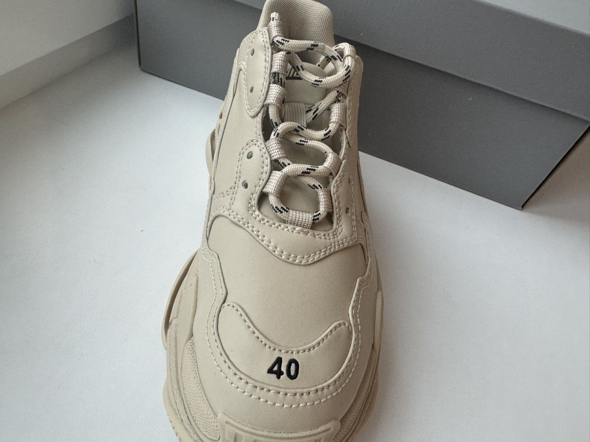 Balenciaga Balenciaga Triple s Beige Uk6 EU40 Box included! Size US 7 / EU 40 - 10 Thumbnail