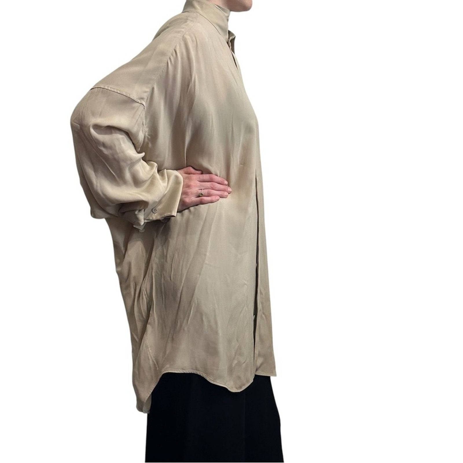 Balenciaga SS20 Unisex Oversized Button Front Shirt size FR 34 Beige Size ONE SIZE - 9 Thumbnail