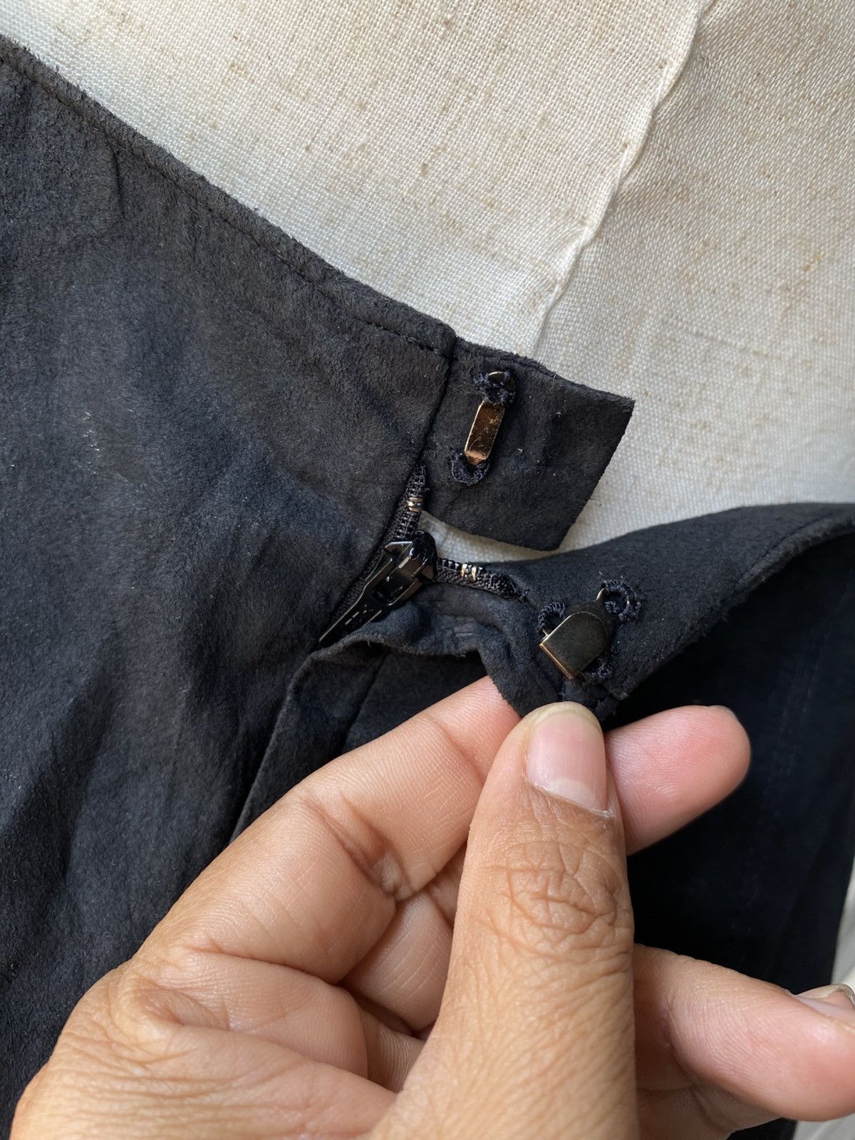 Dior Christian Dior Black Fux Leather Skirt with Pockets. Size 27" / US 4 / IT 40 - 12 Thumbnail