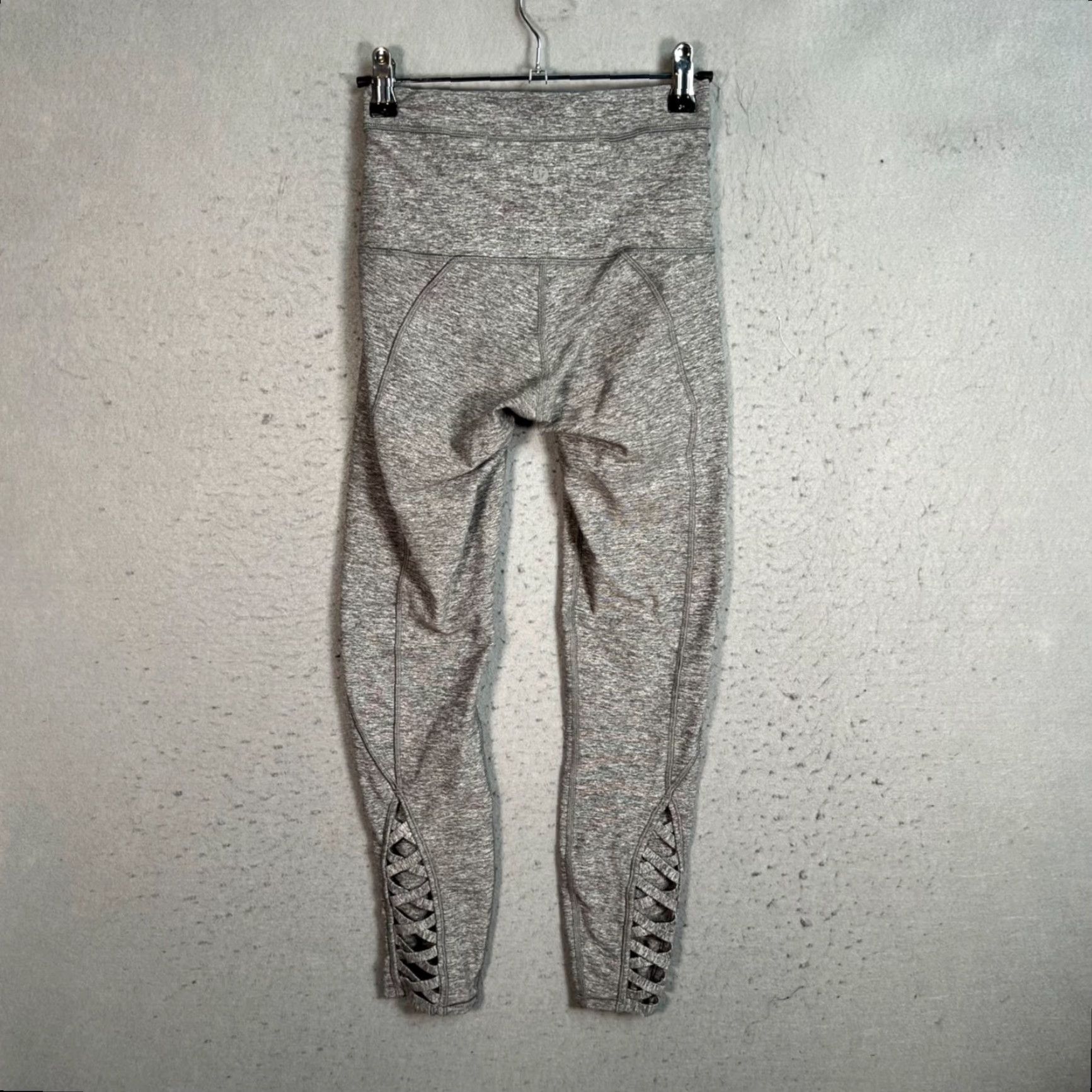 Lululemon Lululemon Womens 4 Grey High-Waisted Leggings With Lace-Up Back Detail Leggings Womens 4 Grey Athleisure Yoga Hiking Fitness Size 27" / US 4 / IT 40 - 2 Thumbnail
