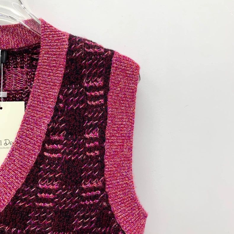 Chanel Chanel Rose-red plaid V-neck cashmere knitted vest 2506-Nex Size XS / US 0-2 / IT 36-38 - 3 Thumbnail