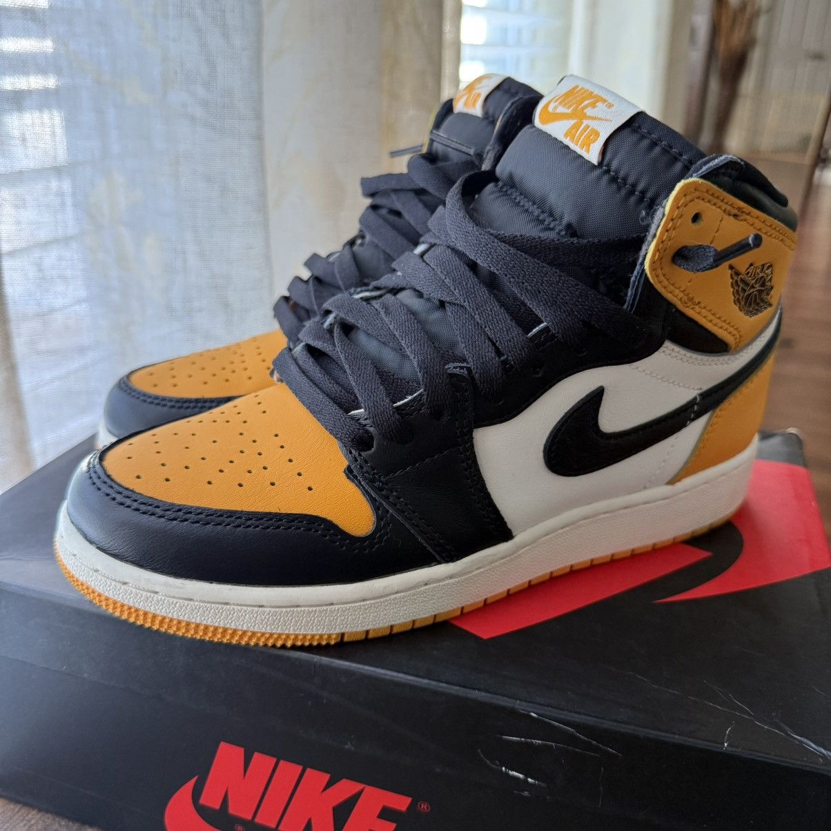 Nike Air Jordan 1 ‘Taxi’ Size US 5.5 / EU 38 - 1 Thumbnail