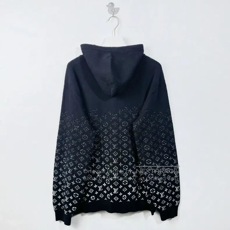 Louis Vuitton Louis Vuitton size 4l Monogram Full Logo Gradient Knit Hood Size US M / EU 48-50 / 2 - 2 Thumbnail