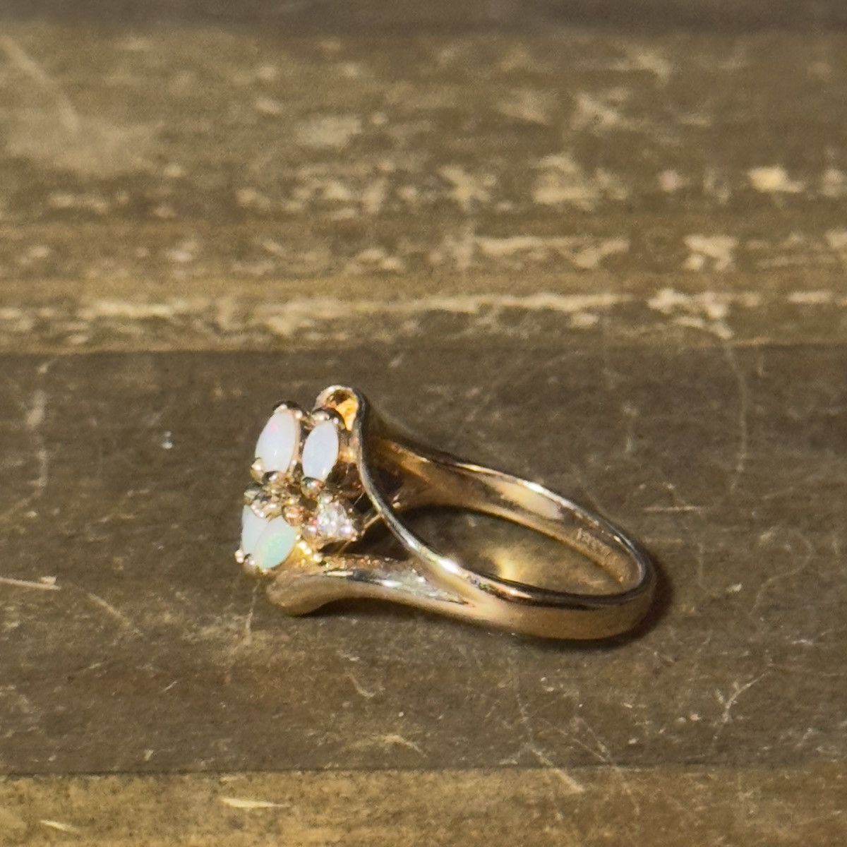 Vintage Vintage O.C Tanner 18KHGE Opal vine ring Size ONE SIZE - 7 Thumbnail
