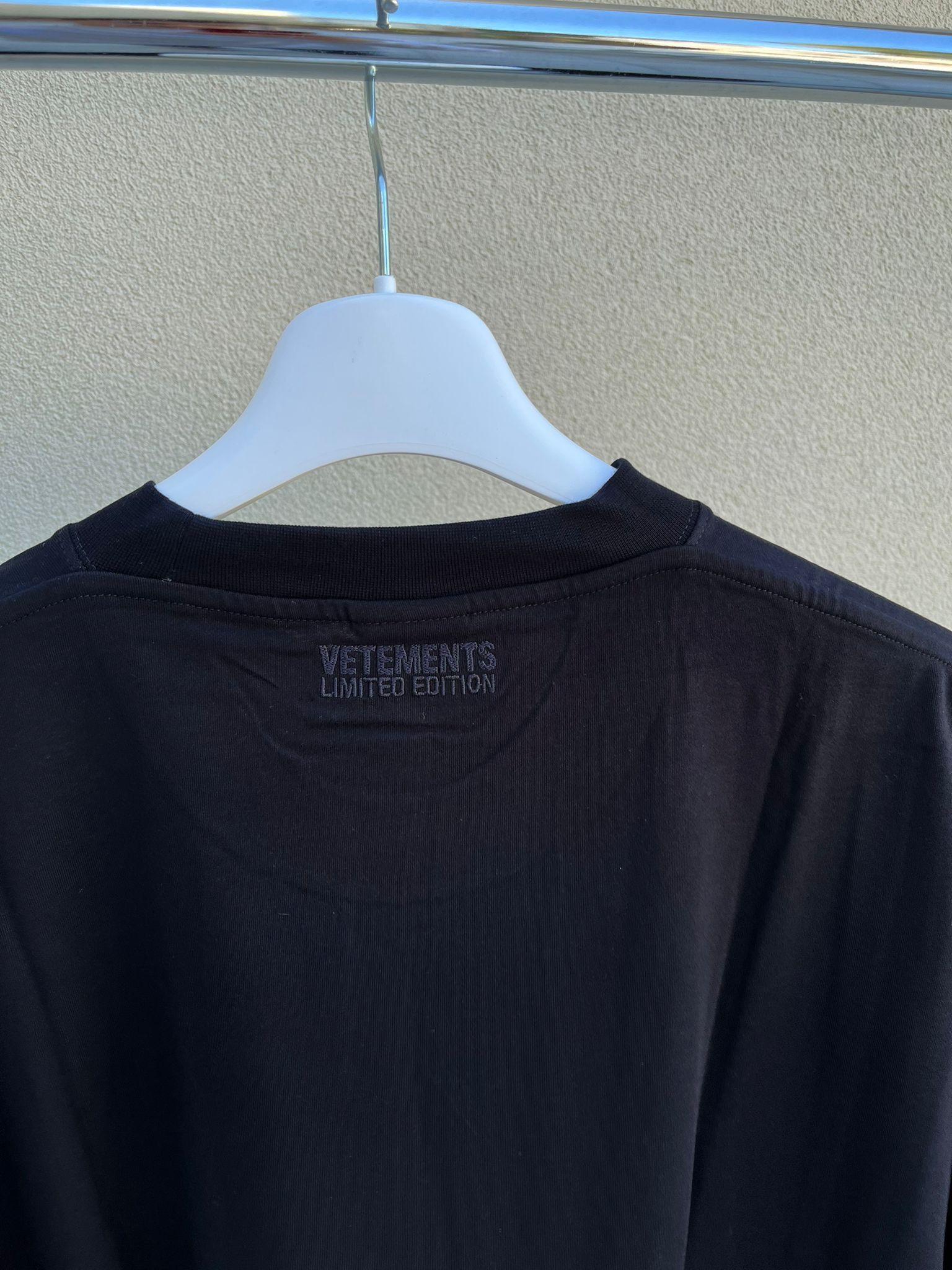 Vetements Big Logo Limited Edition T-Shirt in Black Size US M / EU 48-50 / 2 - 13 Thumbnail