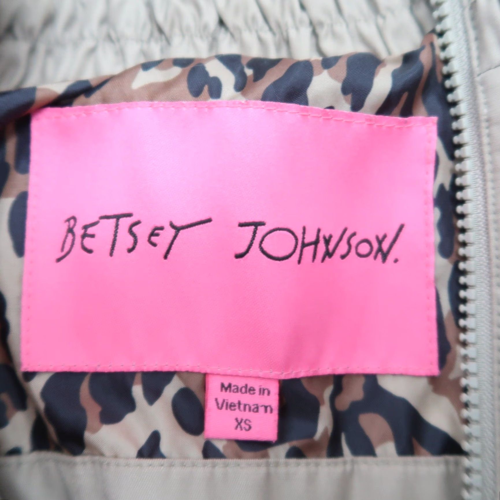 Betsey Johnson Betsey Johnson Jacket XS Zip Front Khaki Tan Scallop Trim Women Short Sleeve Pockets Casual Party/Cocktail Fall Spring Size XS / US 0-2 / IT 36-38 - 5 Thumbnail