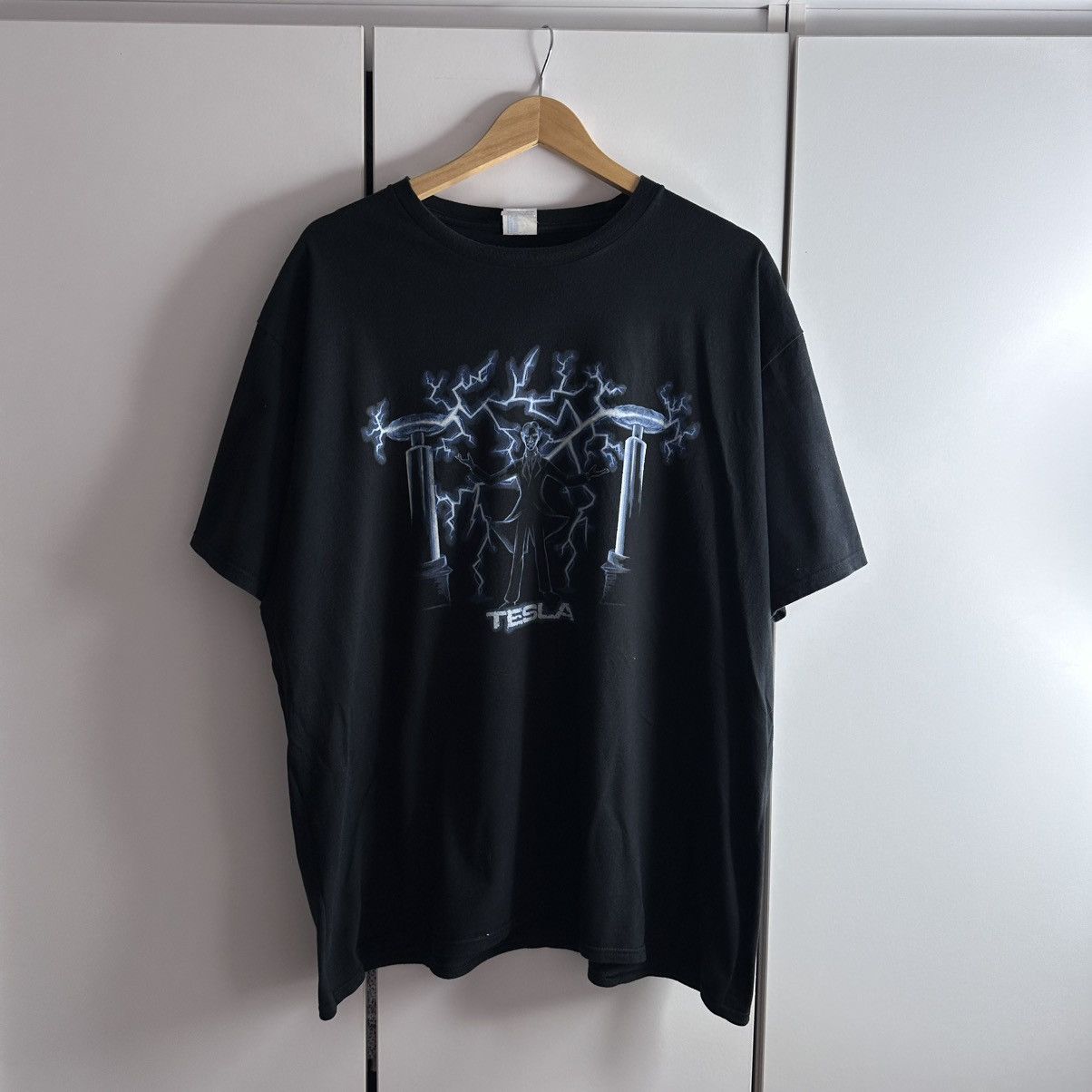 Band Tees Nikola Tesla Vintage T shirt Size US XXL / EU 58 / 5 - 1 Thumbnail