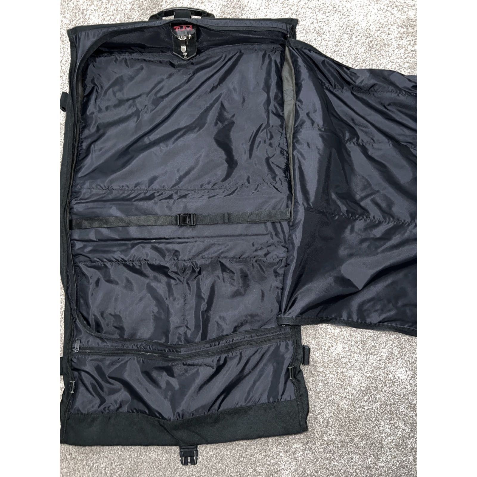 Tumi Tumi Black Nylon Bi-Fold Hanging Luggage Garment Bag Men Black Nylon Bi-Fold Hanging Luggage Garment Bag 42” unfolded 24” wide Size ONE SIZE - 6 Thumbnail