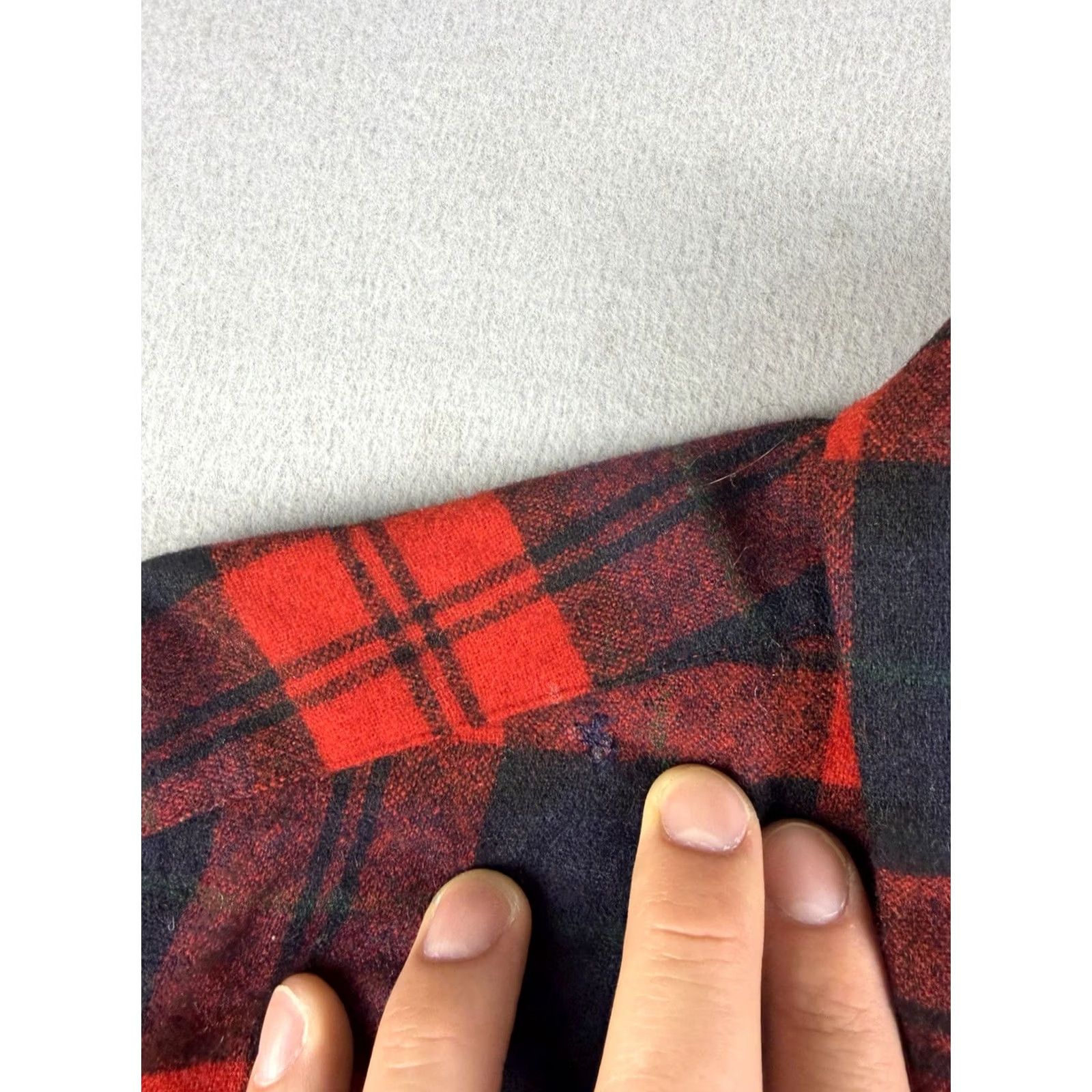 Pendleton VINTAGE Pendleton Board Shirt Mens Large Red Plaid Wool 80s Button-Up Long Sleeve Collared Shirt Mens Size US L / EU 52-54 / 3 - 4 Thumbnail