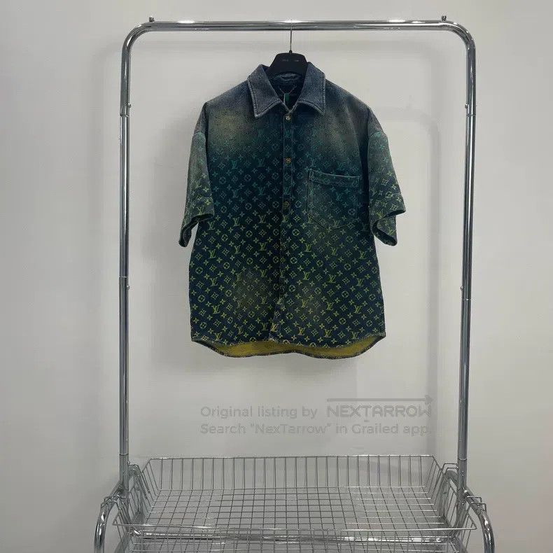Louis Vuitton Louis Vuitton Gradient logo denim short sleeve shirt Size US L / EU 52-54 / 3 - 1 Thumbnail