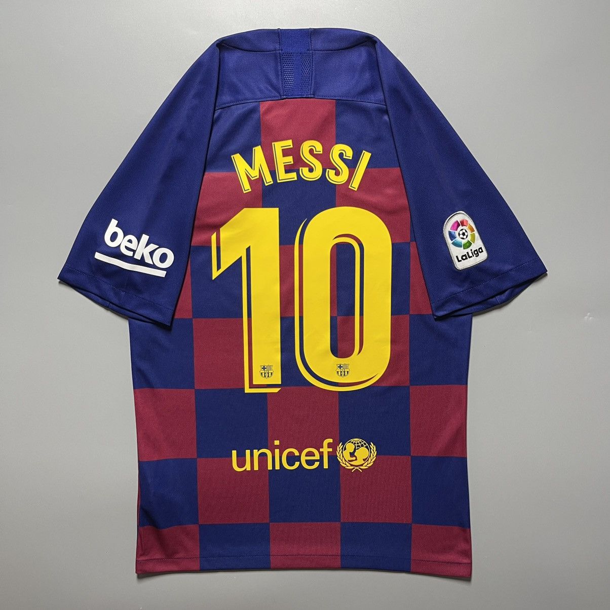 Vintage BARCELONA NIKE 2019/2020 FOOTBALL HOME JERSEY #10 MESSI Size US S / EU 44-46 / 1 - 1 Thumbnail