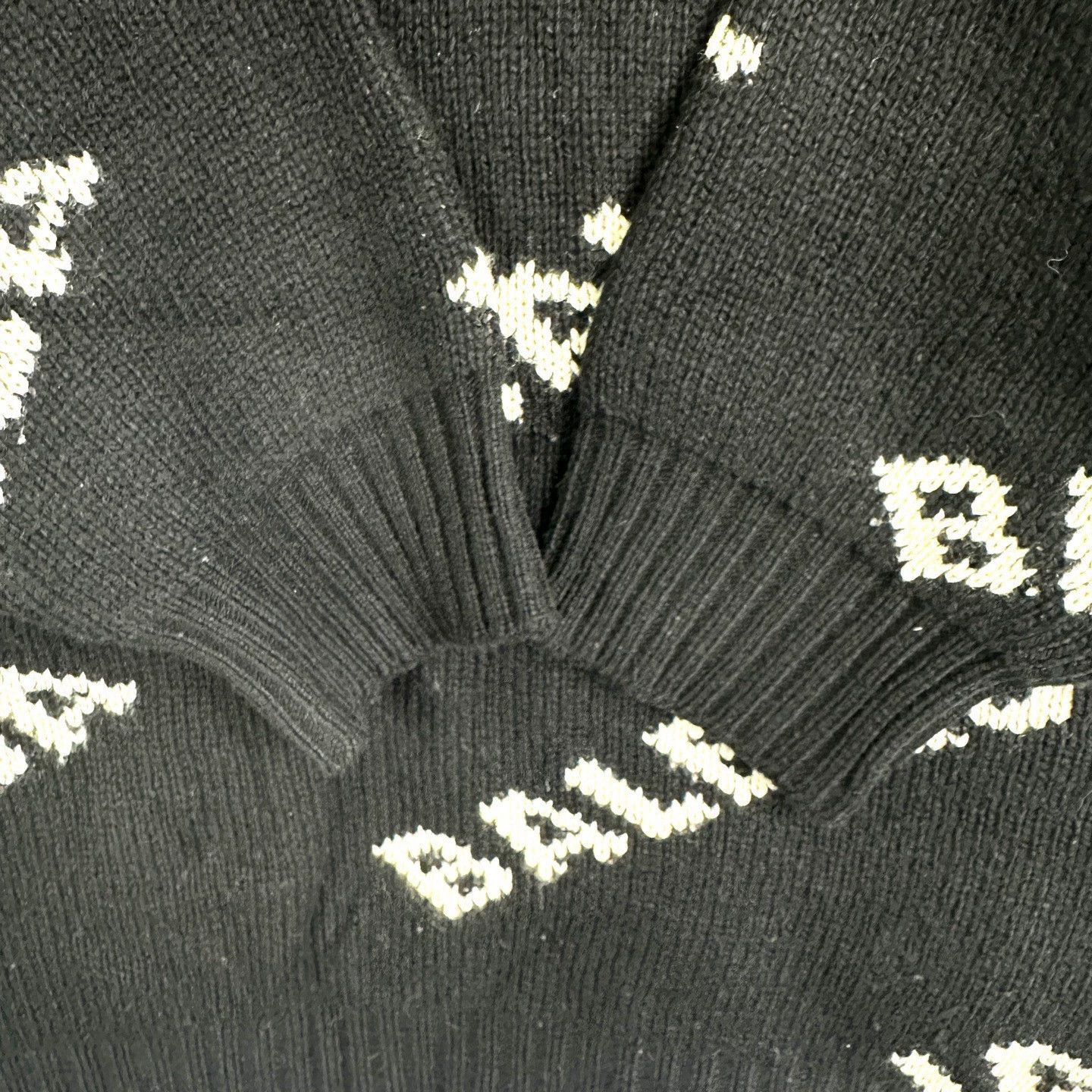 Balenciaga A must-have for trendsetters! Balenciaga ogo sweater Size L / US 10 / IT 46 - 6 Thumbnail