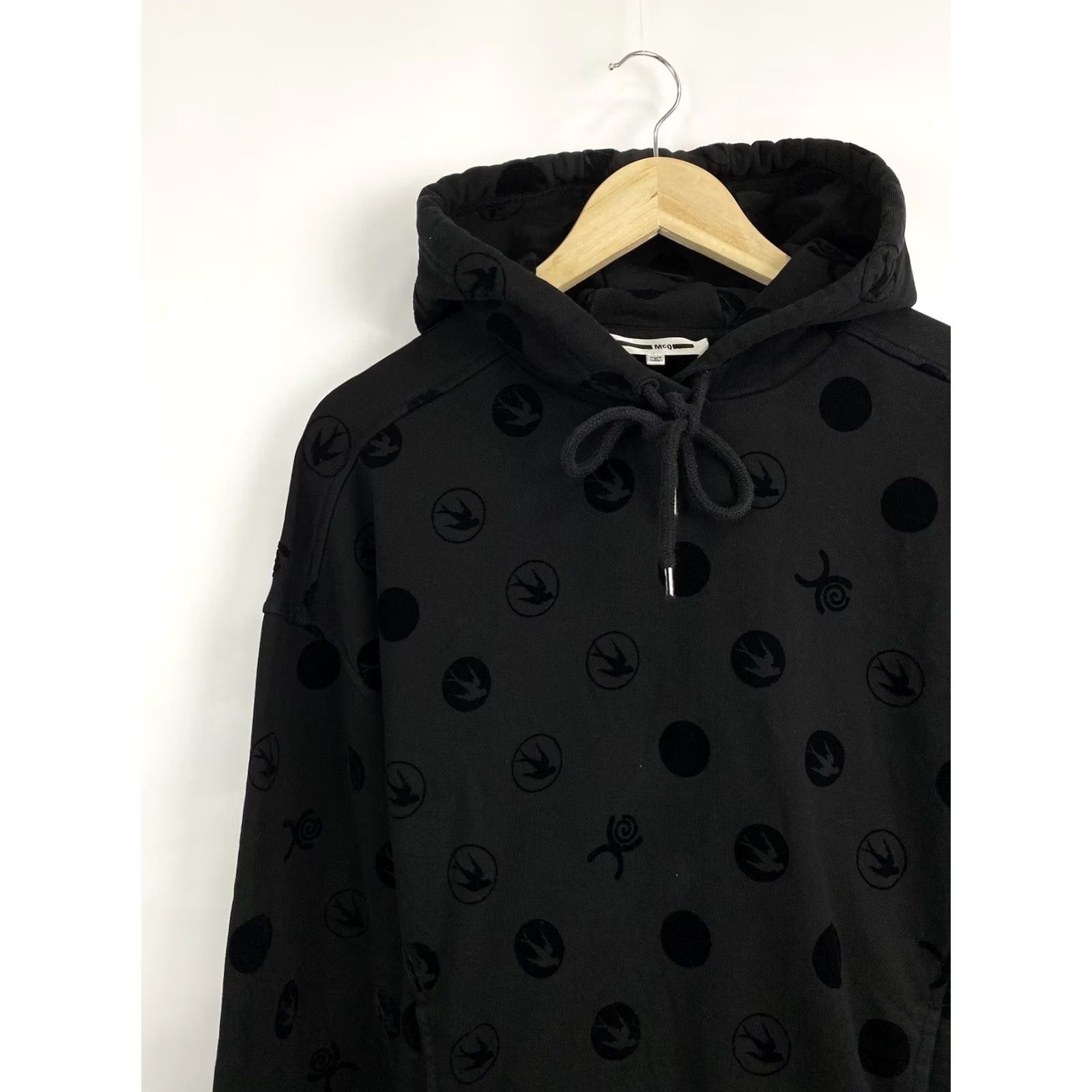 Alexander McQueen Alexander McQueen Hoodie Women M Black Retro Hype Pullover Adult Womens Size M / US 6-8 / IT 42-44 - 2 Thumbnail