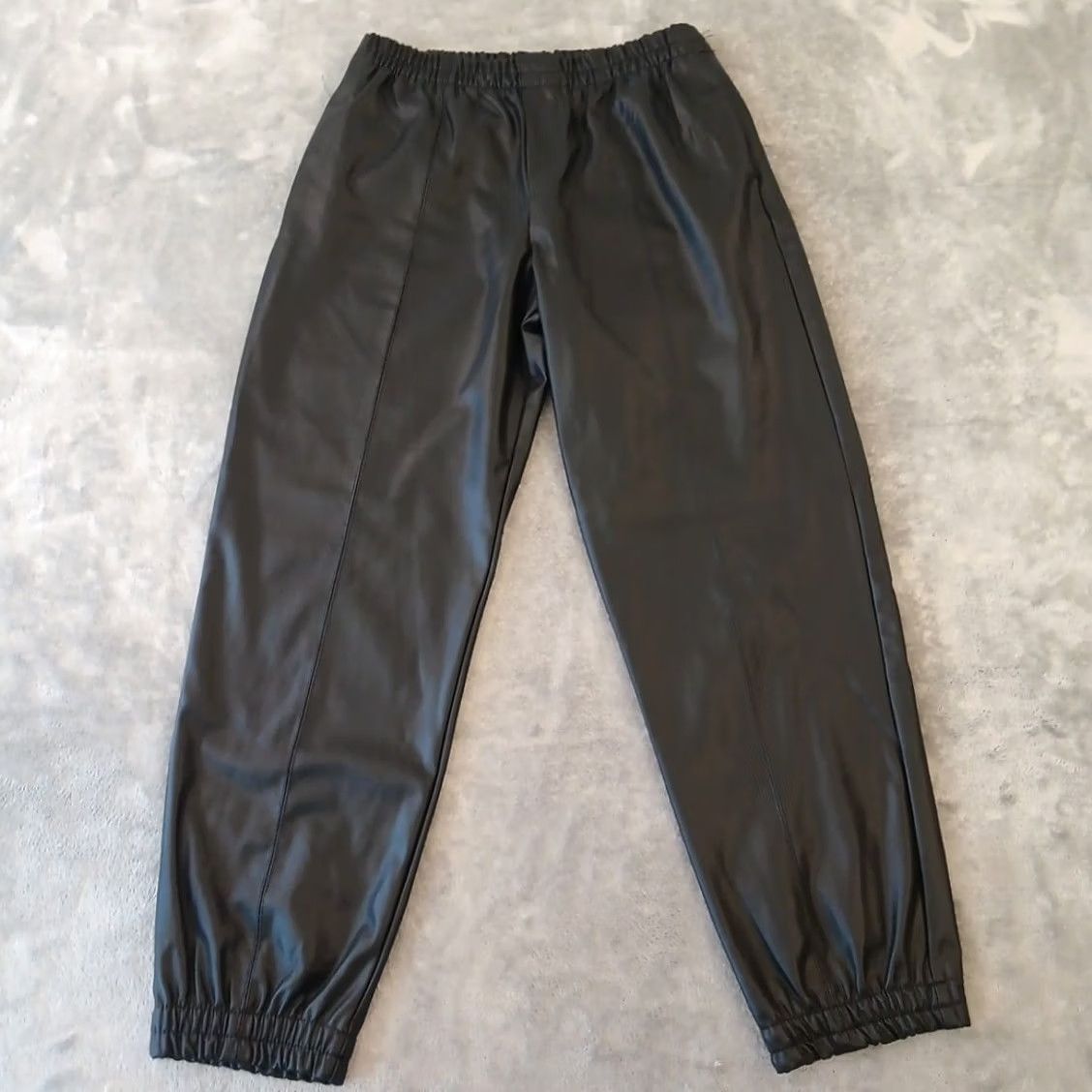 Zara Zara Jogger Pants Womens S Black Faux Leather Pull On Pockets 28x27 Tapered Inseam 27" Jazz Style not allowed? Size 28" / US 6 / IT 42 - 2 Thumbnail